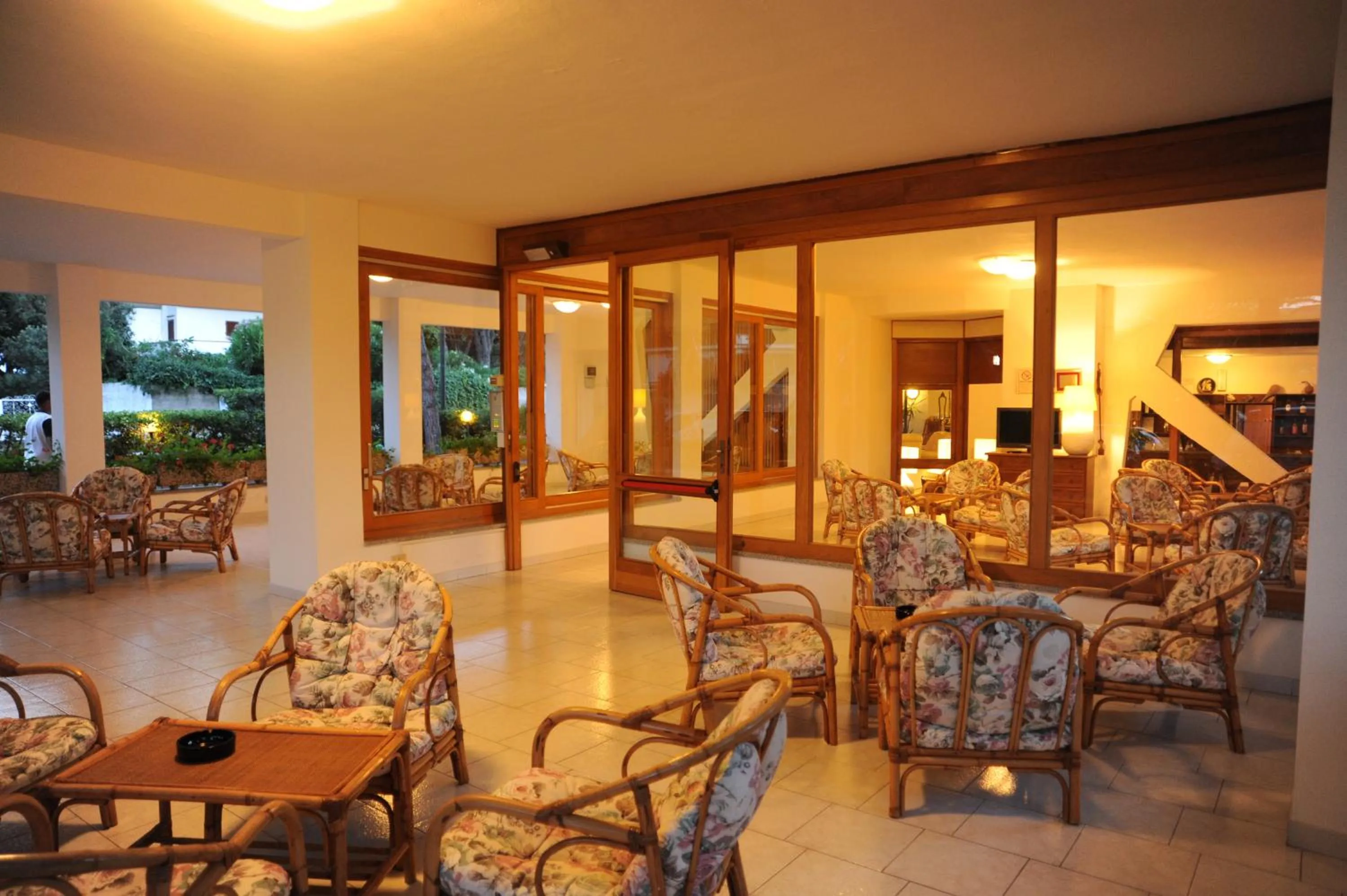 Communal lounge/ TV room in Hotel Lilly