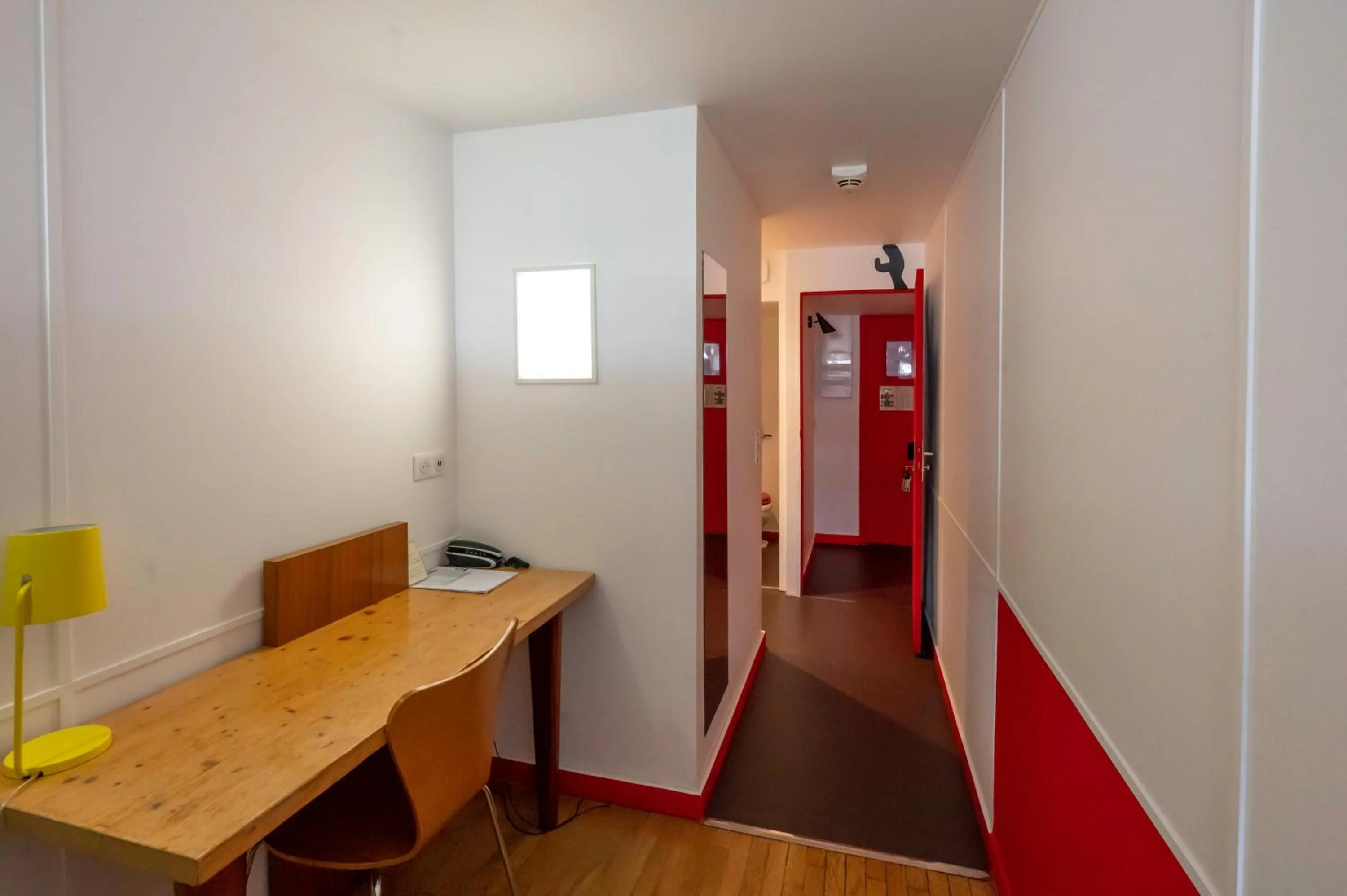 Bedroom in Hotel le Corbusier