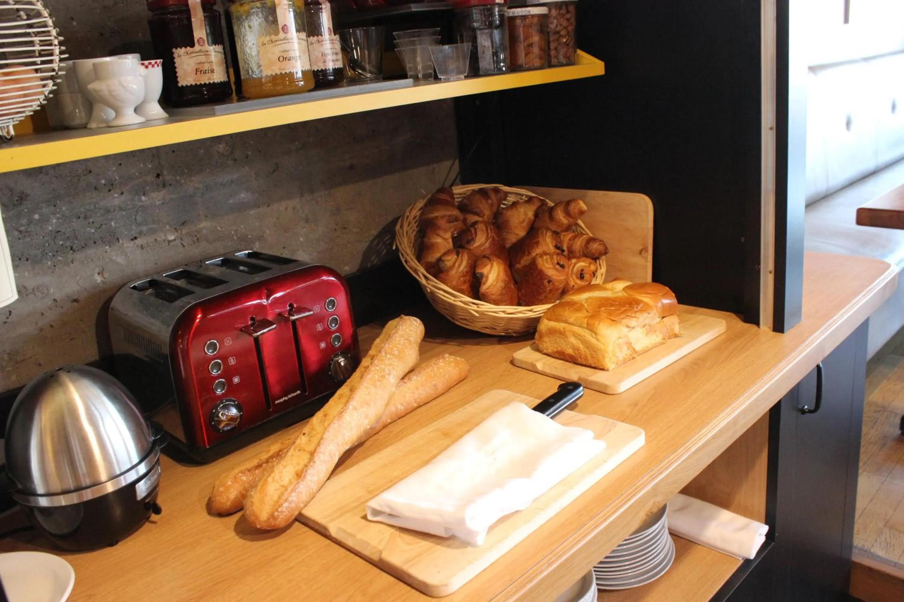 Breakfast in Hotel le Corbusier