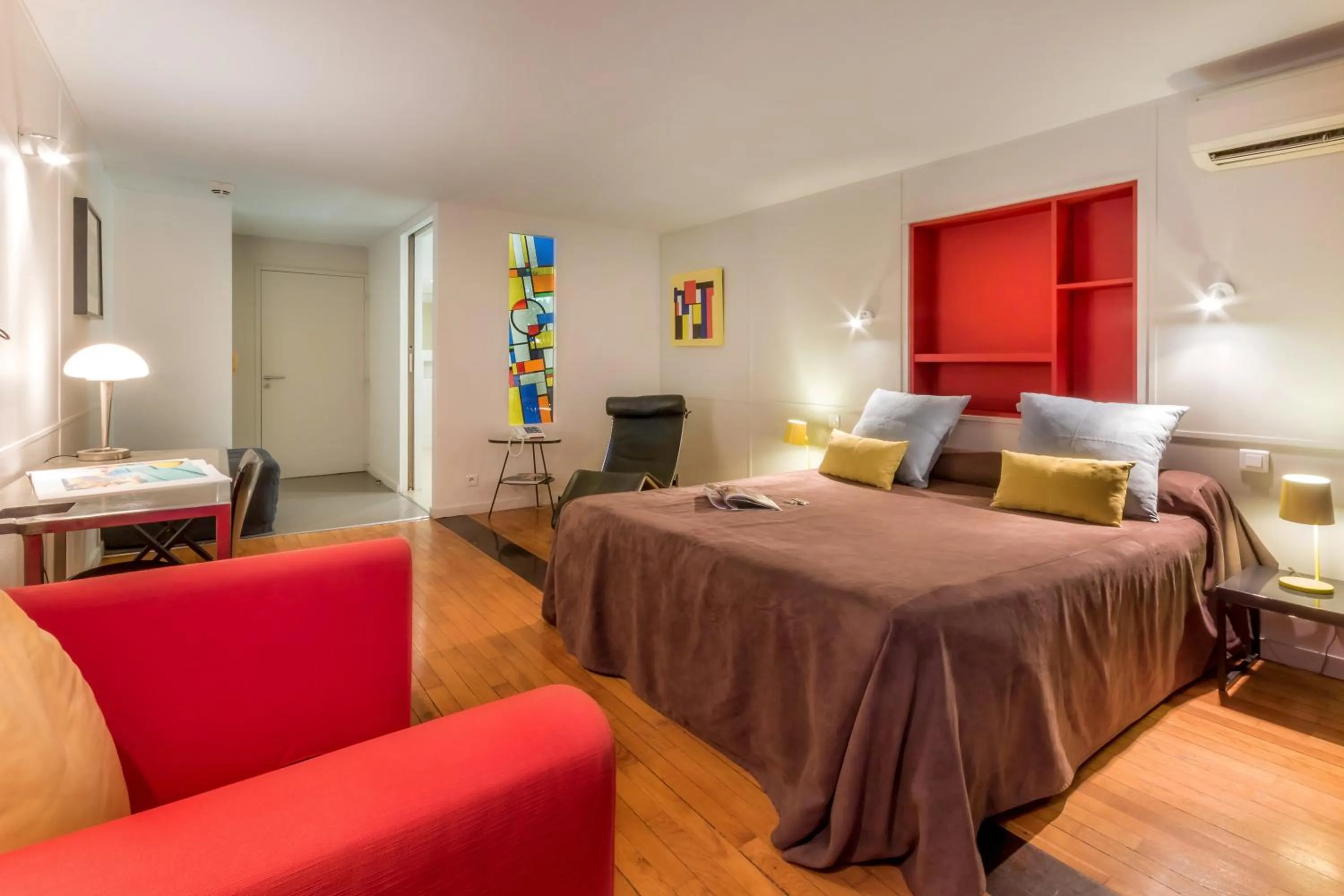 Bedroom, Bed in Hotel le Corbusier