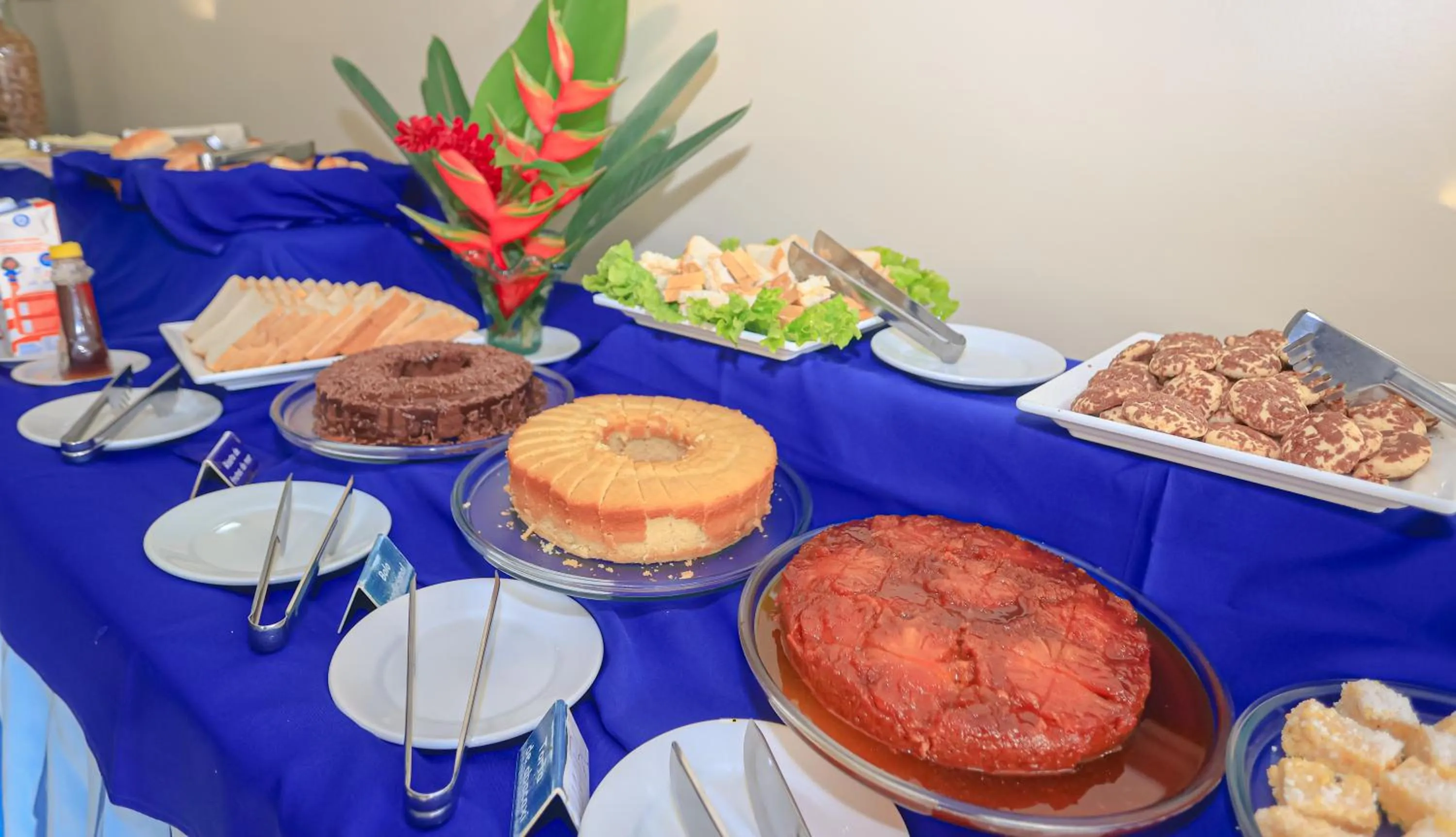 Buffet breakfast in Boulevard Flats Maré Mansa