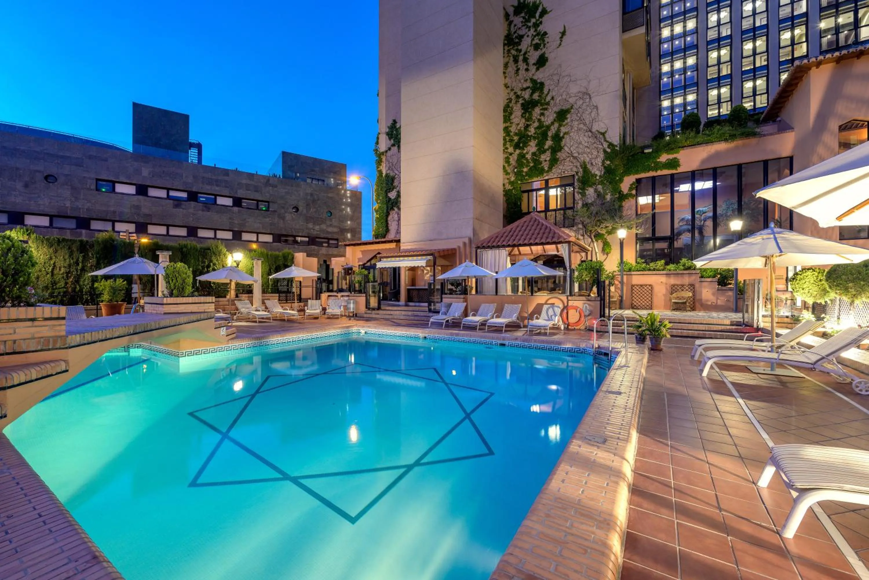 Swimming pool in Hotel Saray