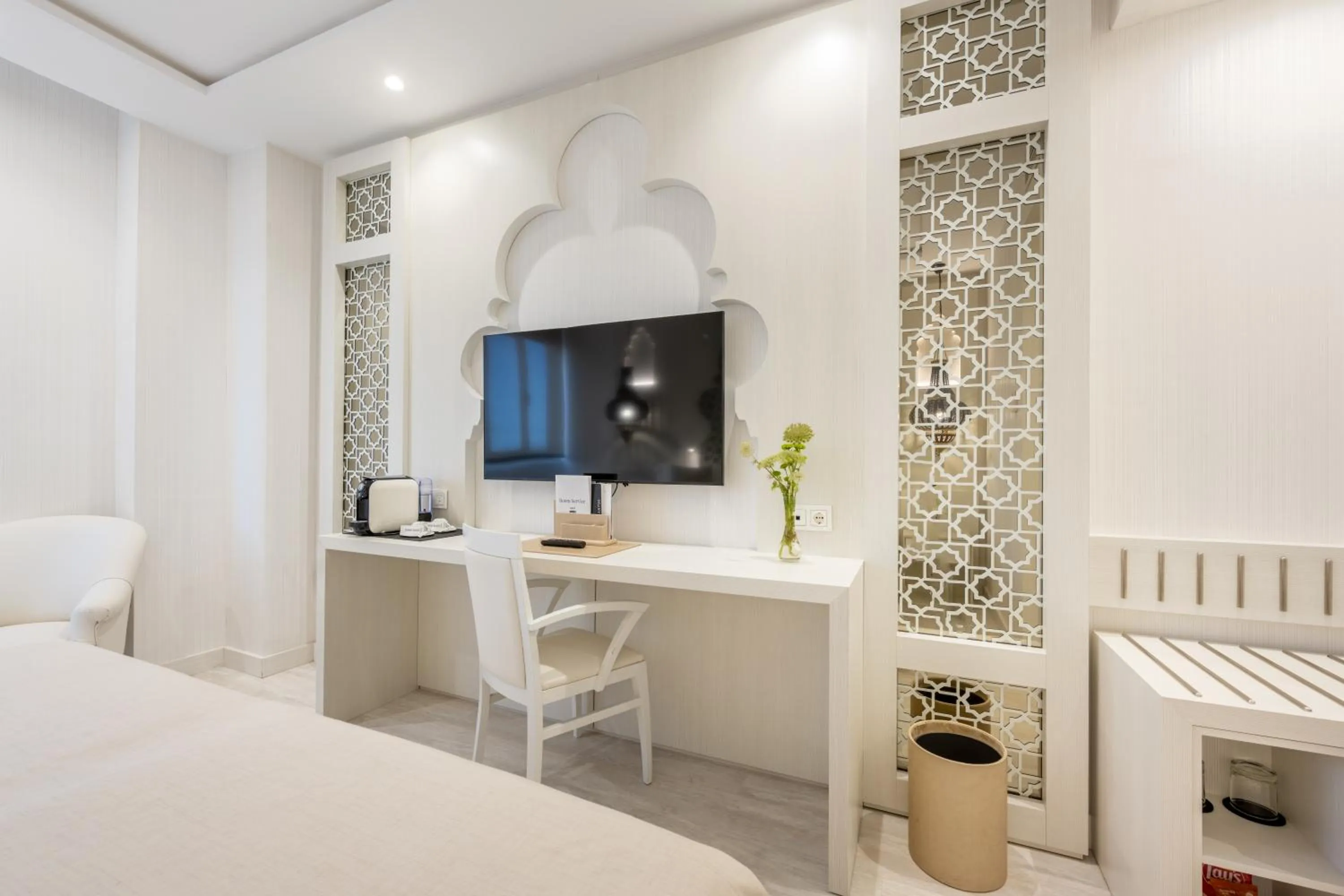 TV and multimedia, Bed in Hotel Saray