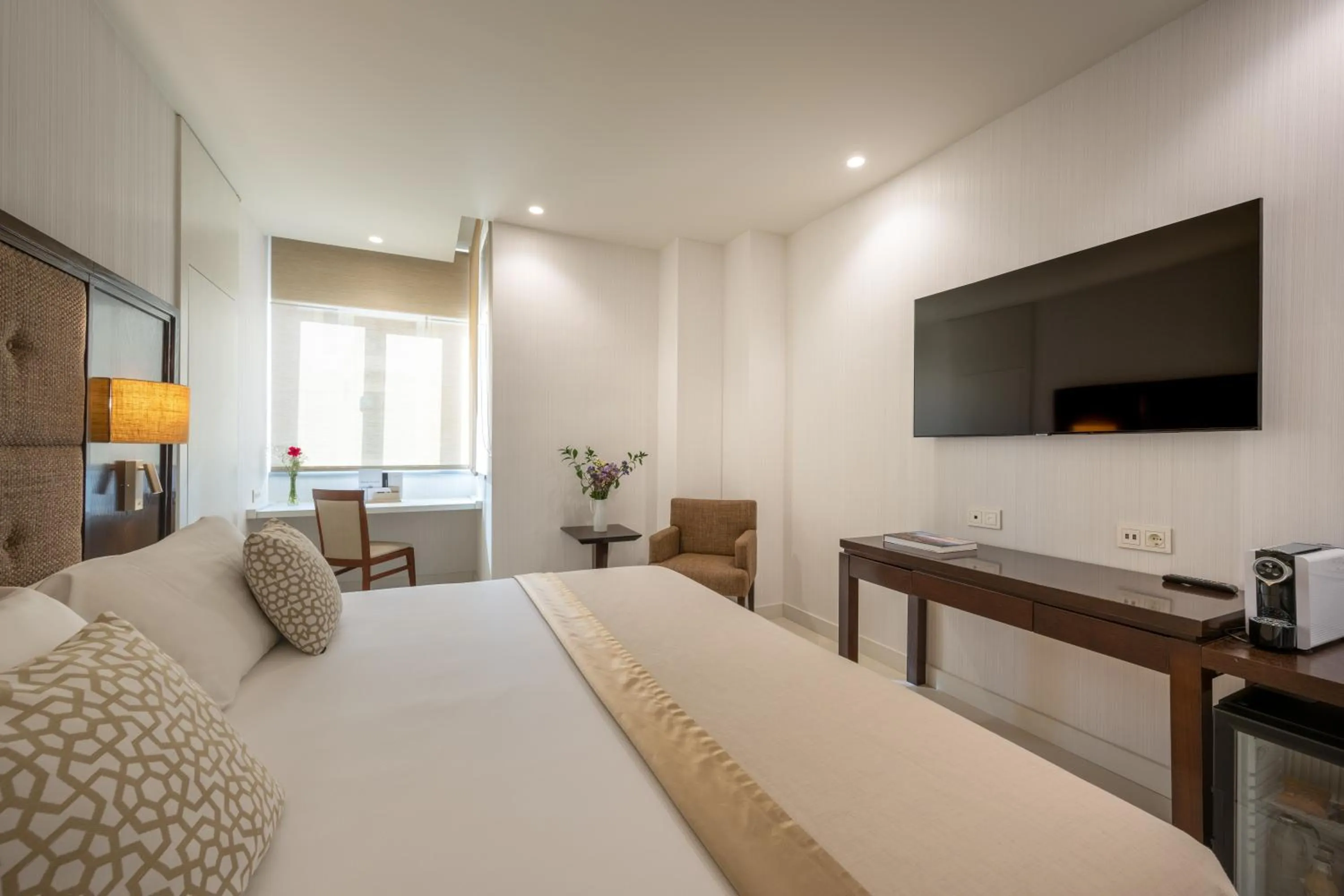 Photo of the whole room, Bed in Hotel Saray