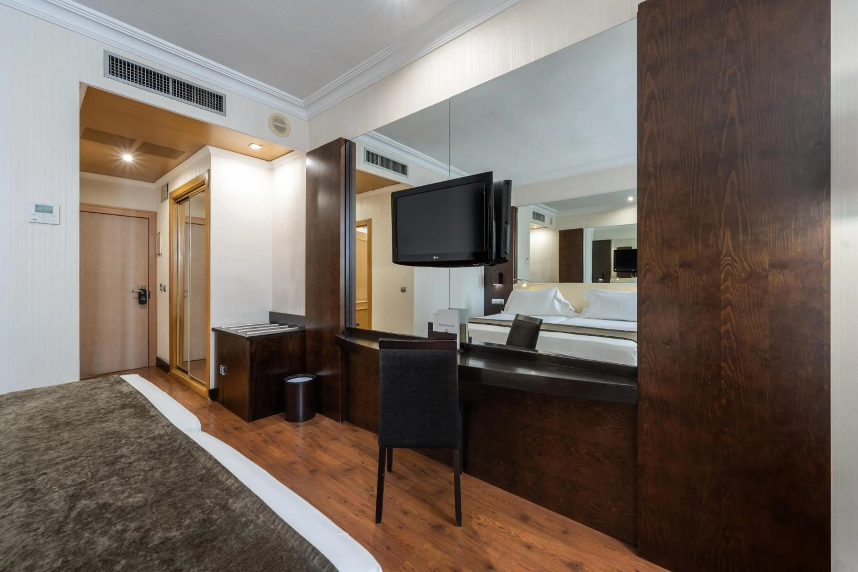 TV and multimedia in Hotel Saray