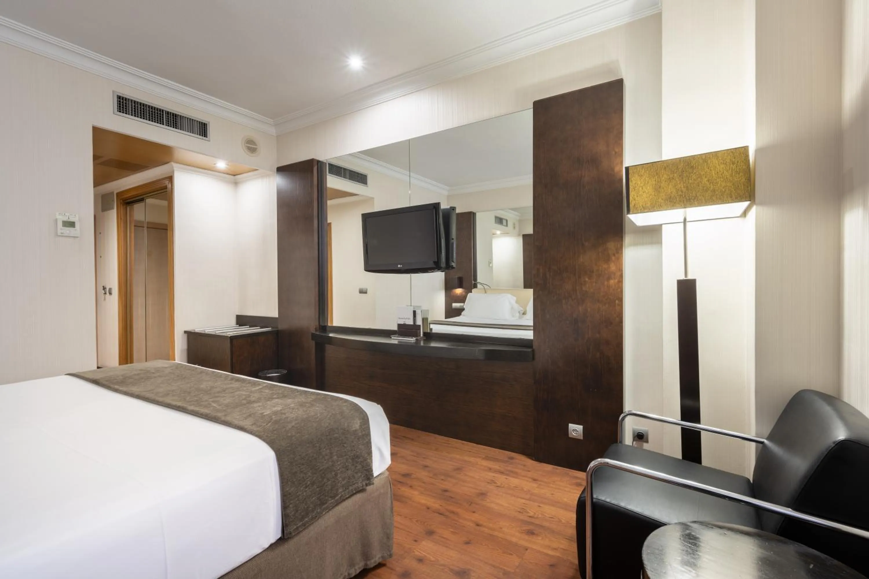 TV and multimedia, Bed in Hotel Saray