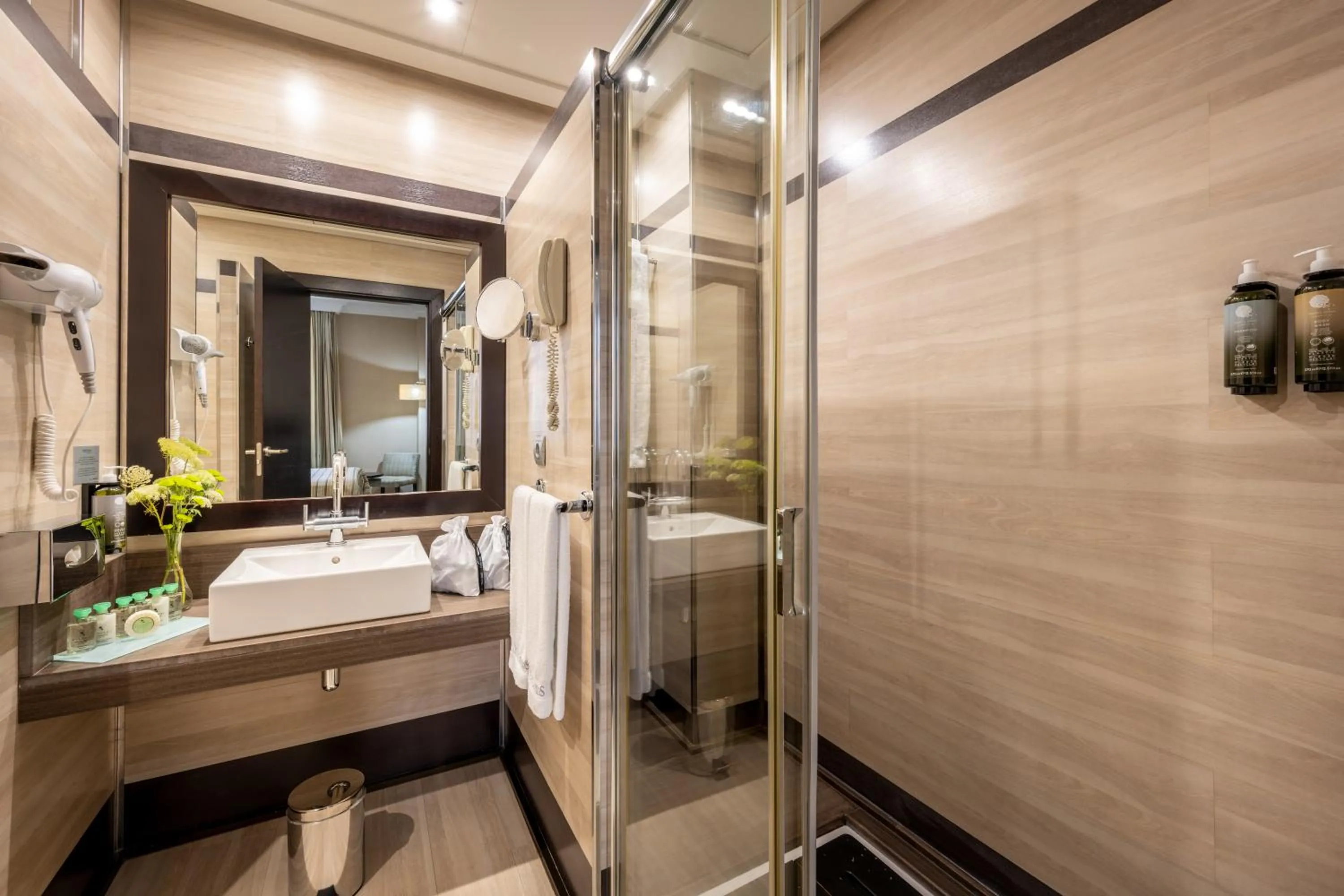 Shower in Hotel Saray