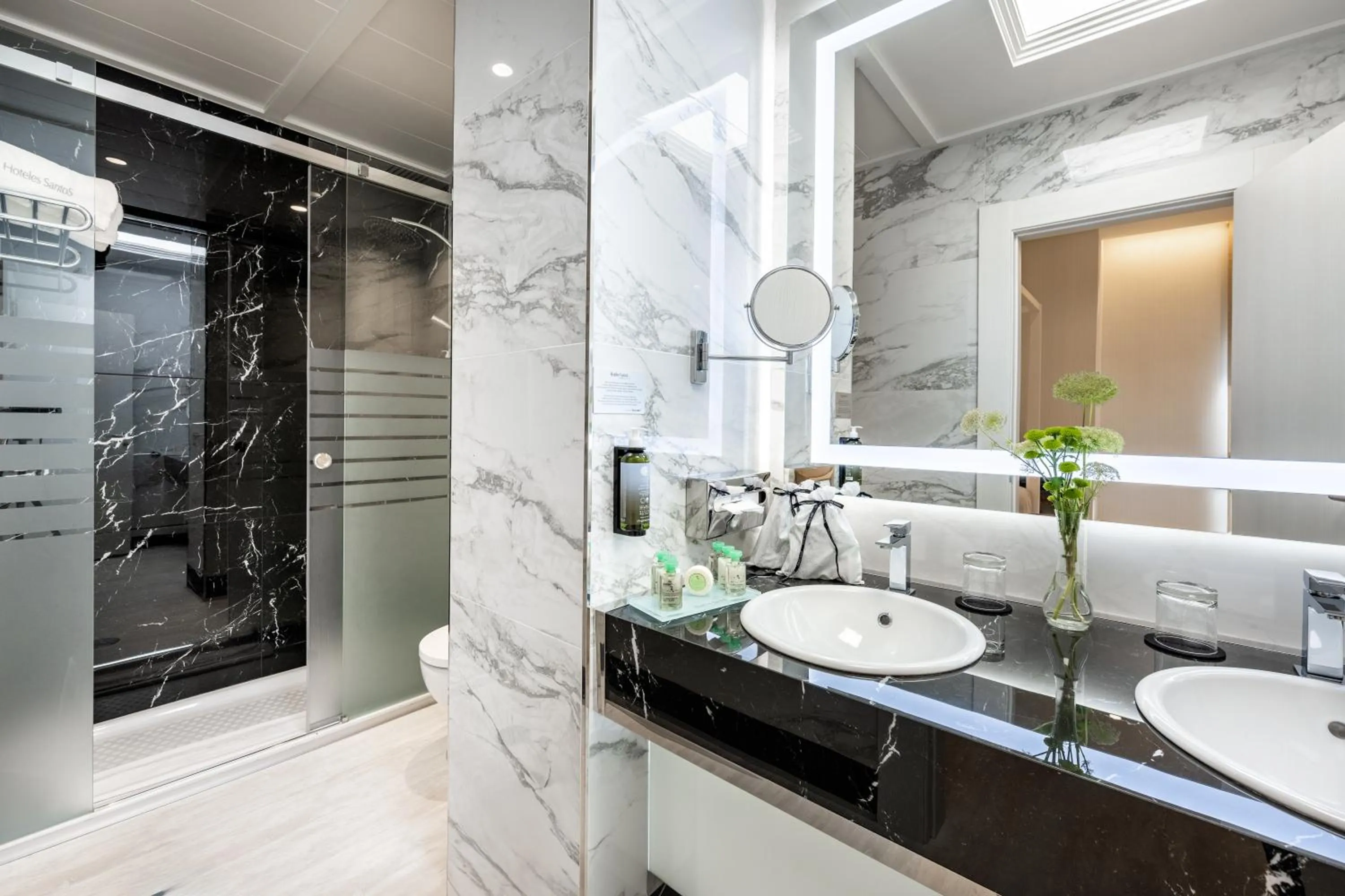 Shower in Hotel Saray