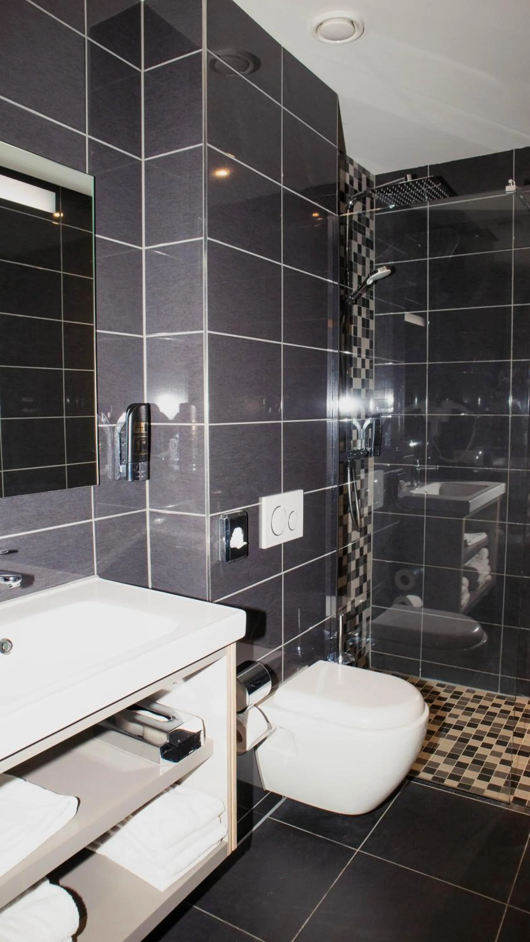 Bathroom in Golden Mansion Aparthotel