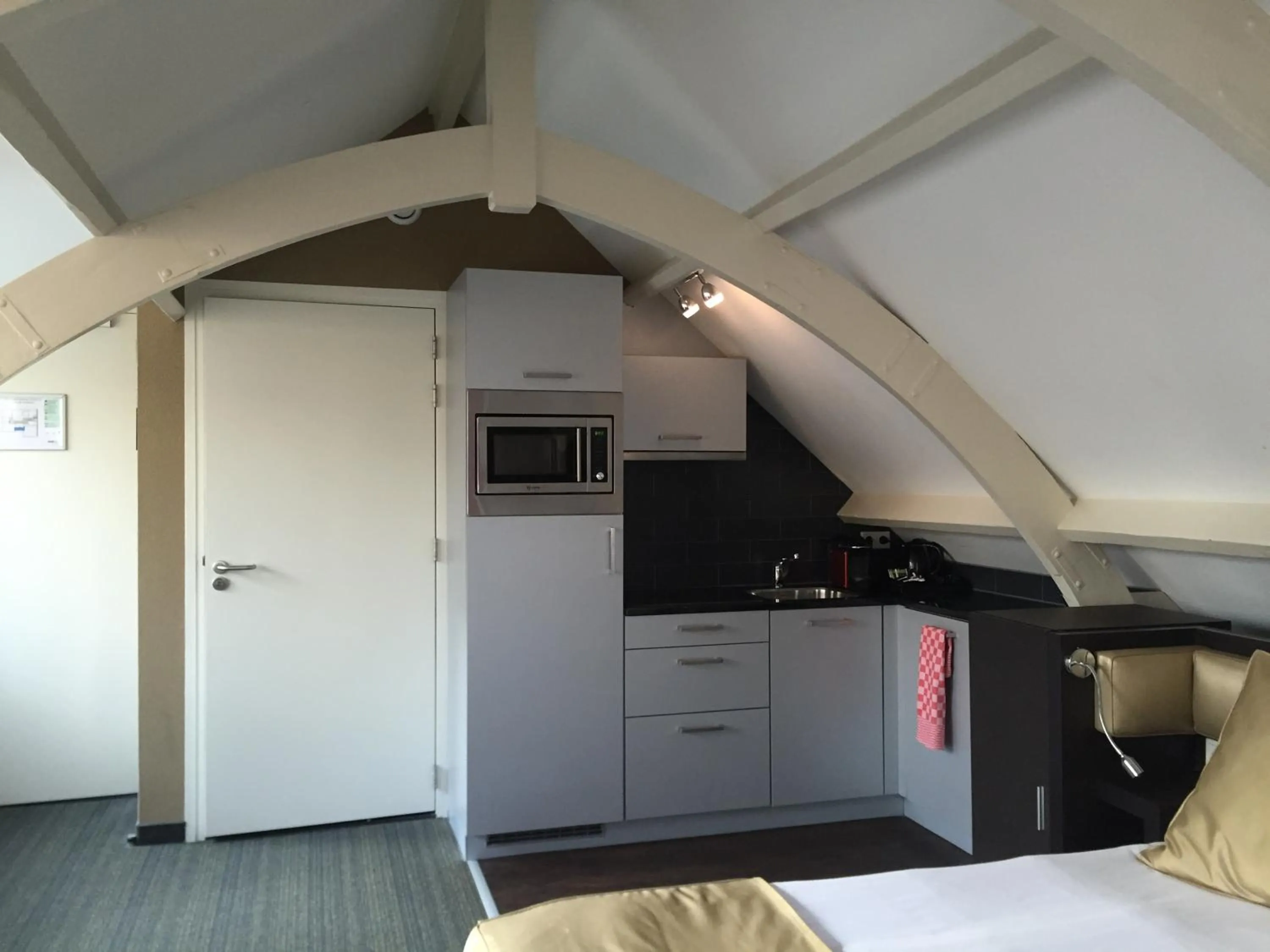 Kitchen or kitchenette, Bed in Golden Mansion Aparthotel