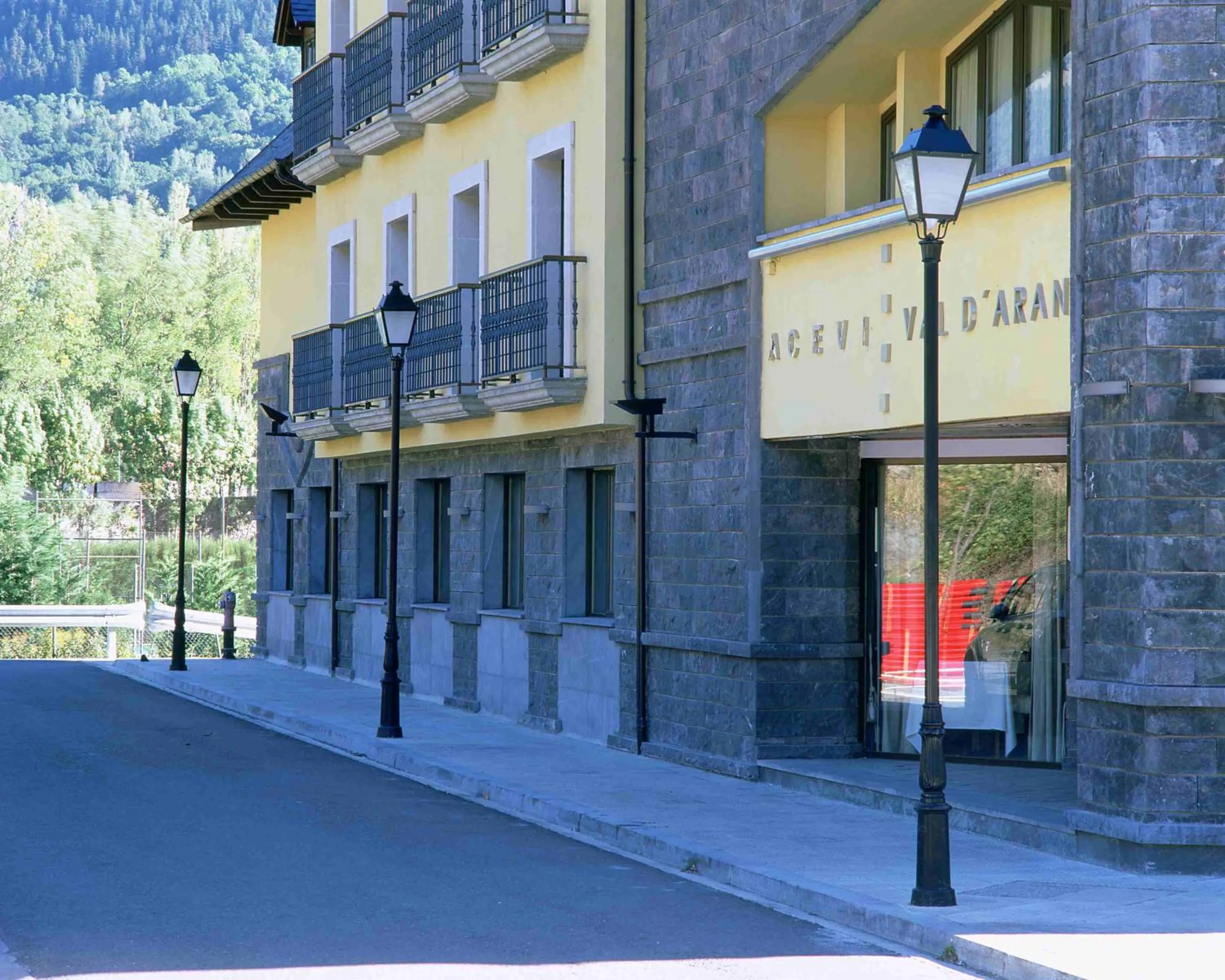 Facade/entrance in Hotel Spa Acevi Val d’Aran