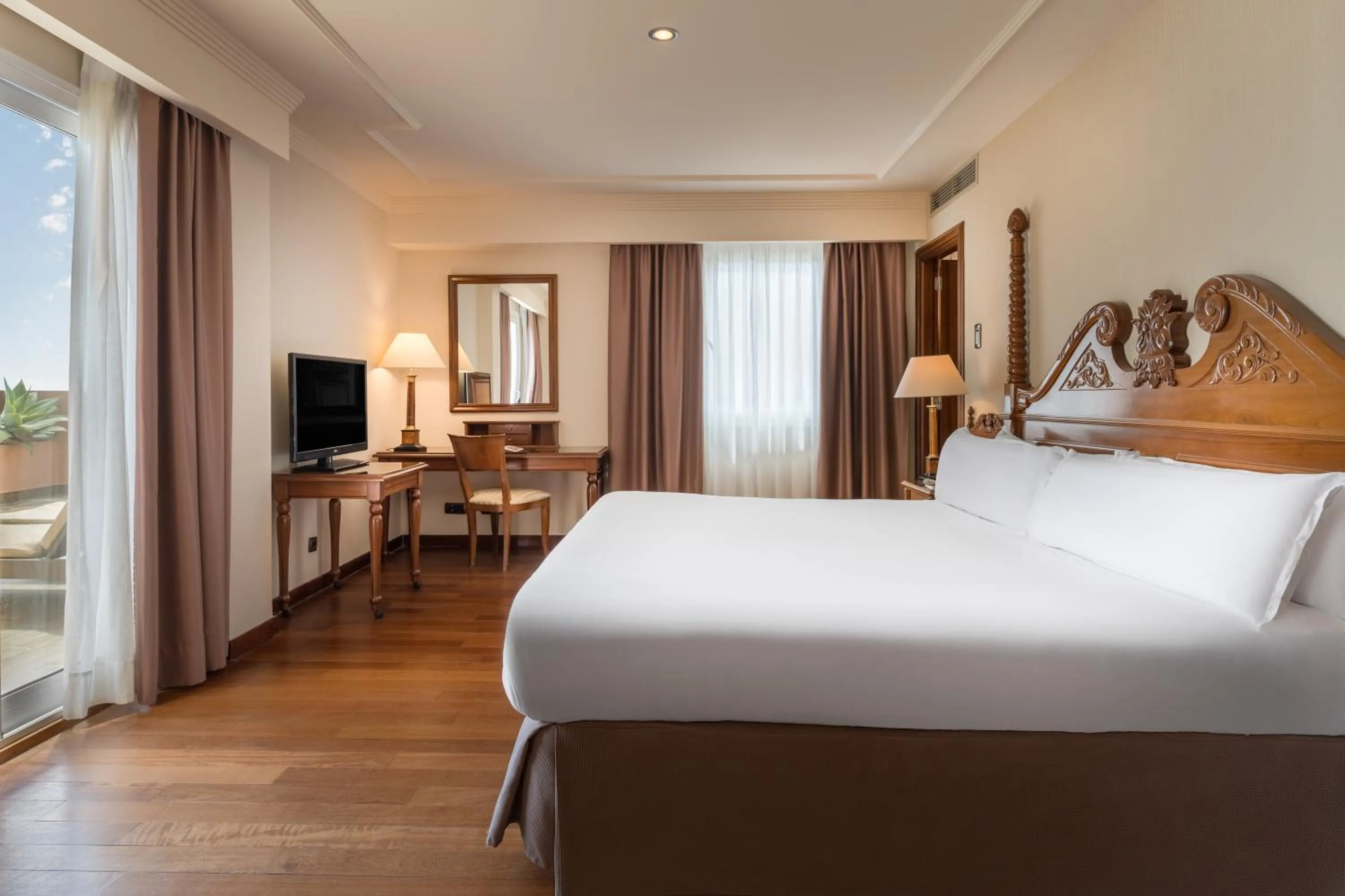 Bed in Elba Estepona Gran Hotel & Thalasso Spa