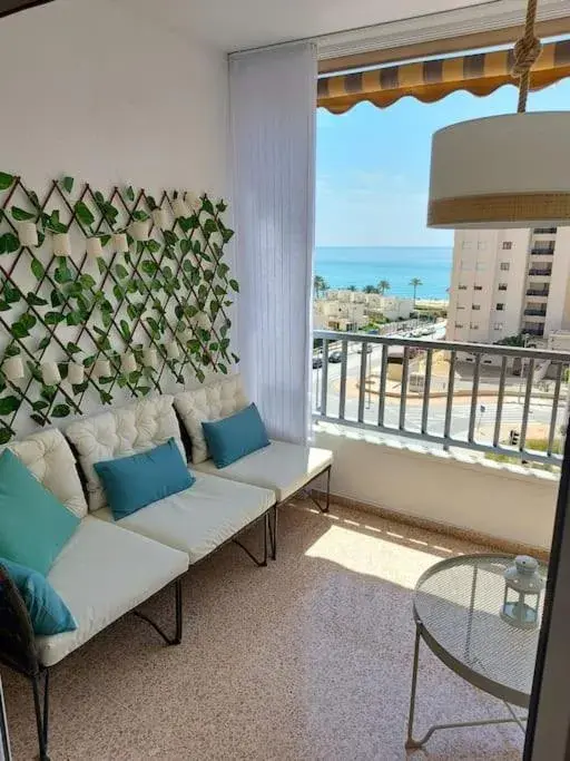 Sunny, spacious 3 bedroom apartment with seaview - L1 Red line stop PARADIS 2 min walk from rental Sunny, spacious 3 bedroom apartment with seaview - L1 Red line stop PARADIS 2 min walk from rental