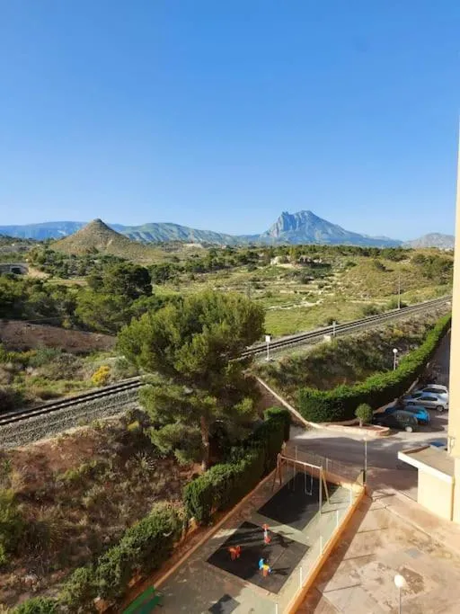 Sunny, spacious 3 bedroom apartment with seaview - L1 Red line stop PARADIS 2 min walk from rental