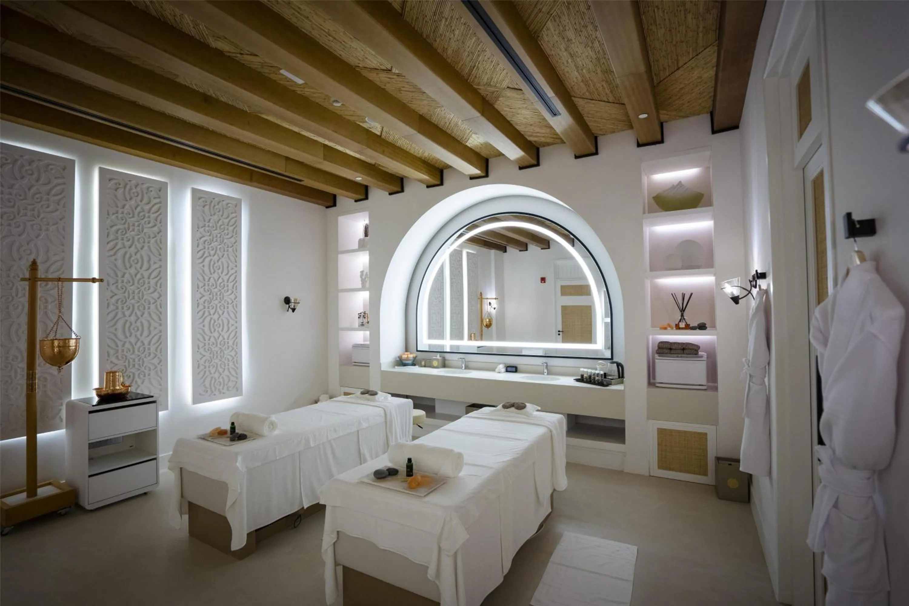 Spa and wellness centre/facilities, Bed in Maysan Doha, LXR Hotels & Resorts