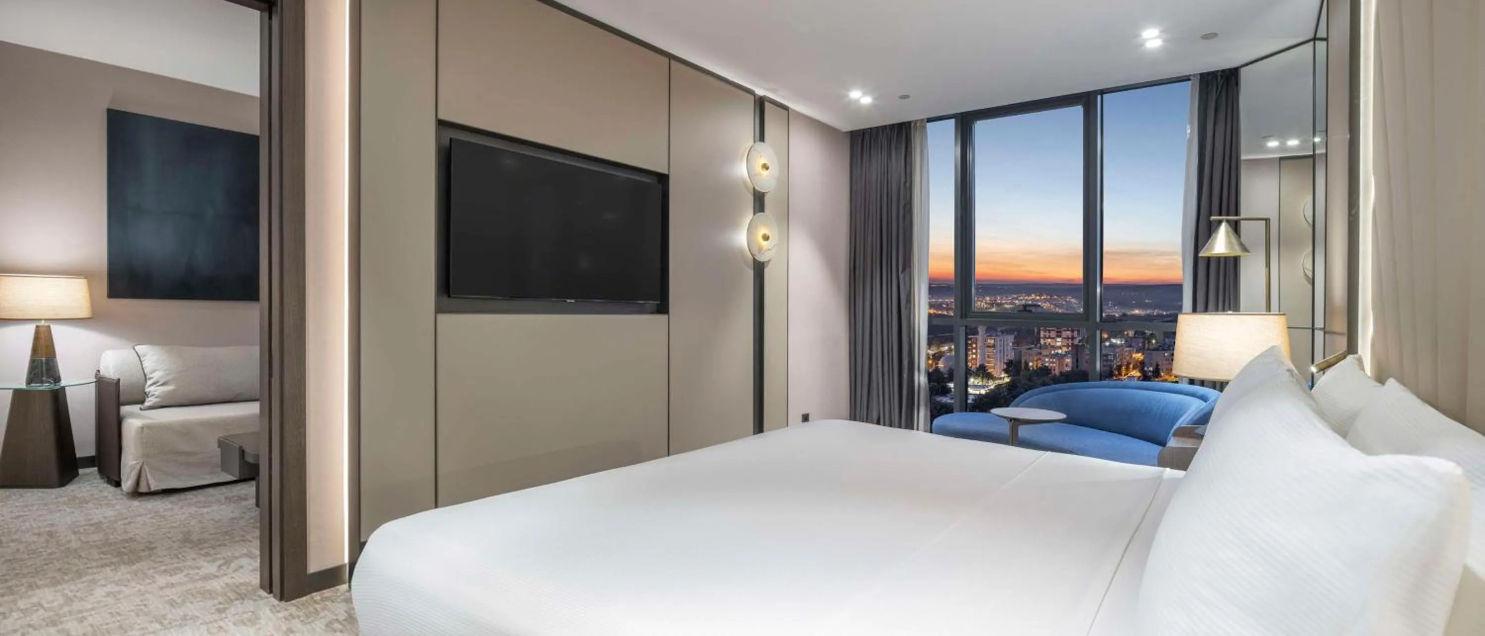 Living room, Bed in DoubleTree by Hilton Sanliurfa