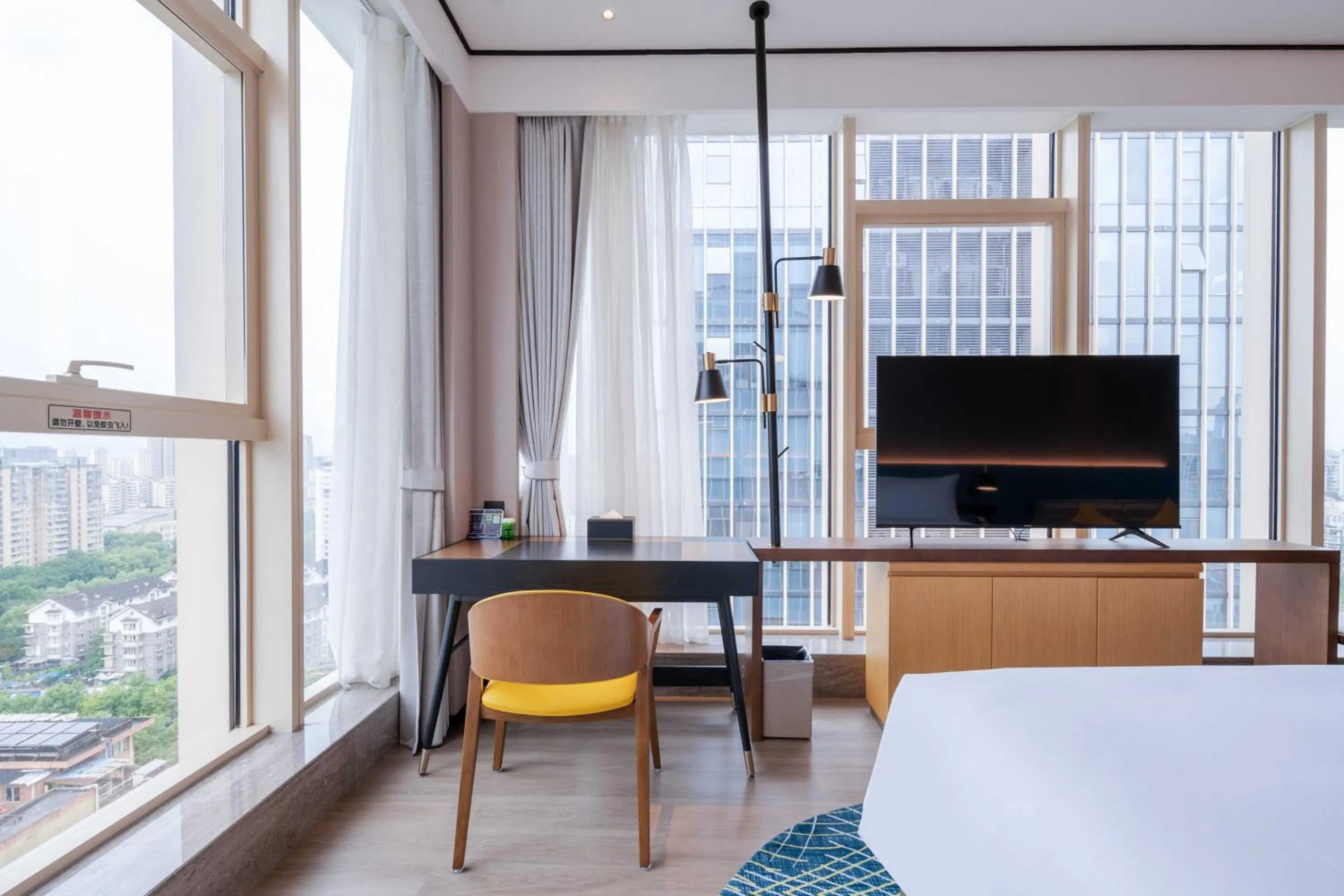 Seating area, Bed in Hilton Garden Inn Hangzhou Xixi Zijingang