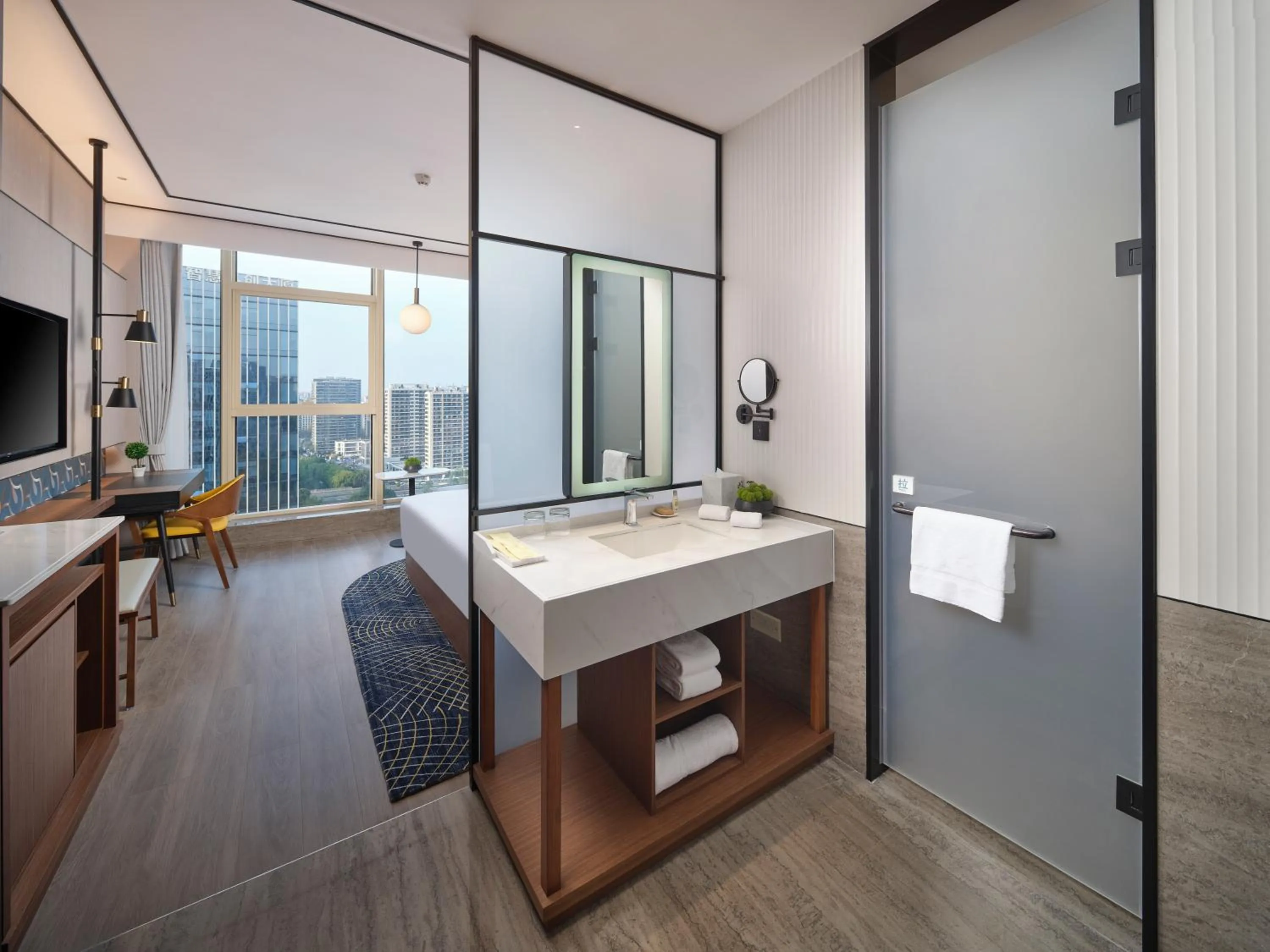 TV and multimedia in Hilton Garden Inn Hangzhou Xixi Zijingang