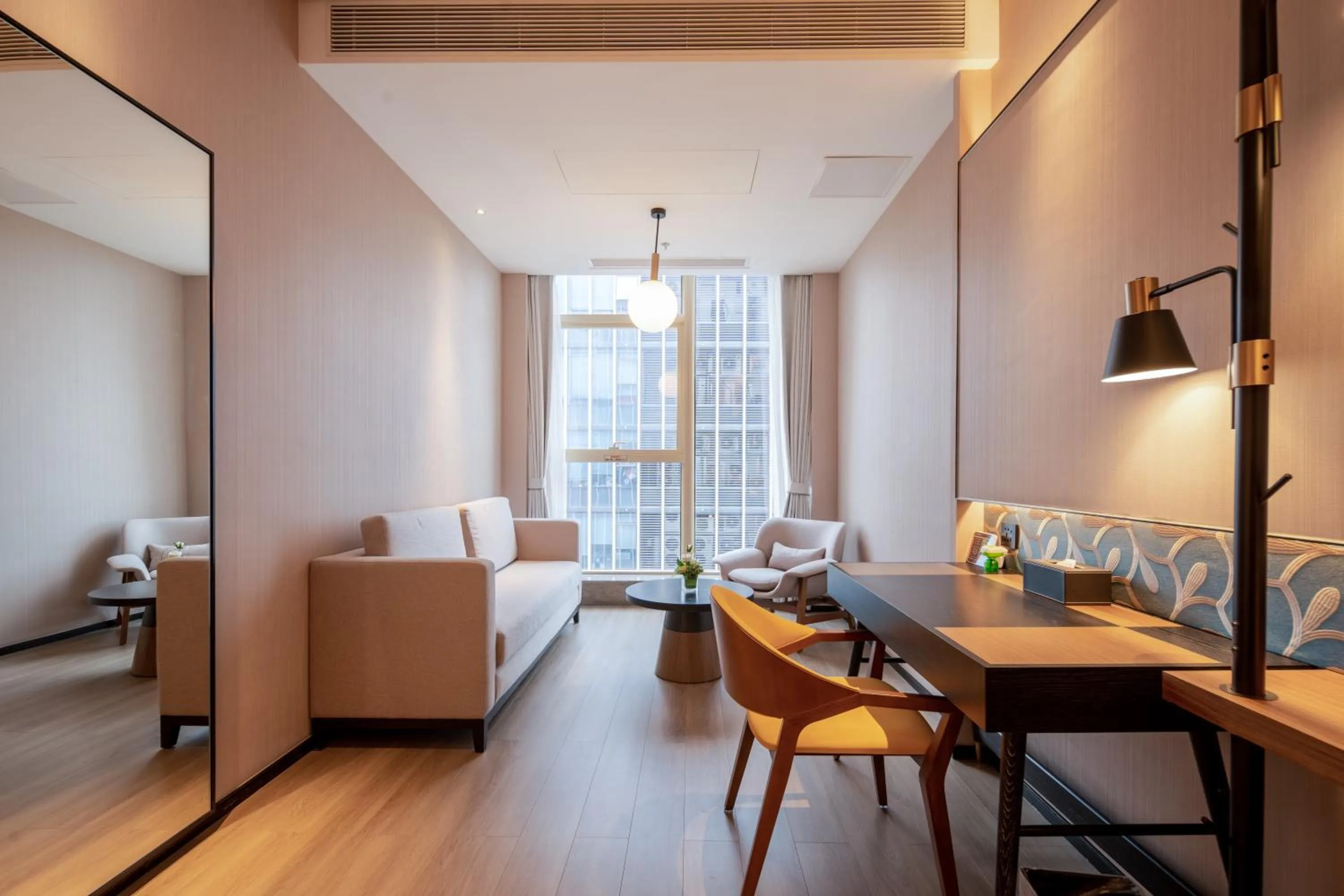 Seating area, Bed in Hilton Garden Inn Hangzhou Xixi Zijingang