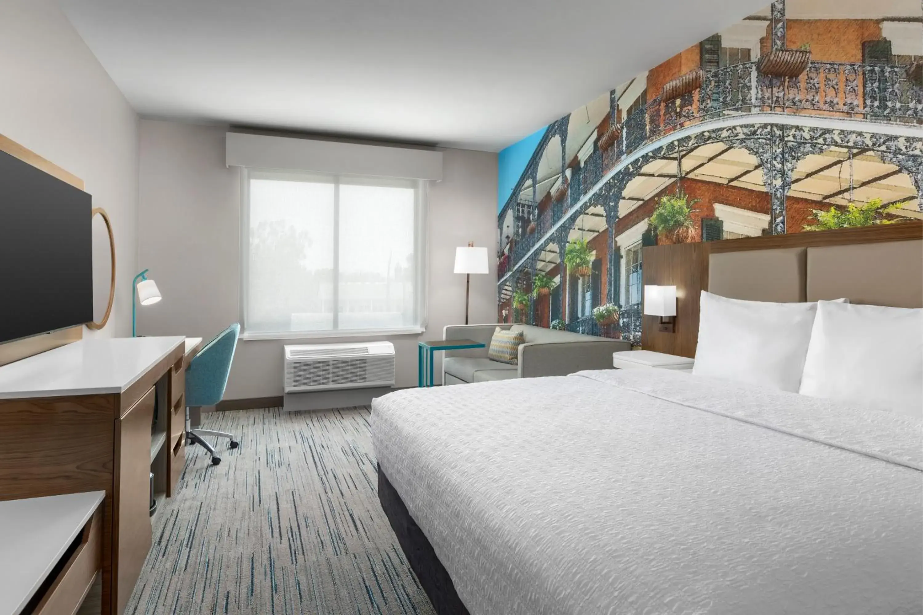 King Room with Sofa Bed and Bath Tub - Mobility Accessible in Hampton Inn New Orleans French Quarter Market Area King Room with Sofa Bed and Bath Tub - Mobility Accessible in Hampton Inn New Orleans French Quarter Market Area