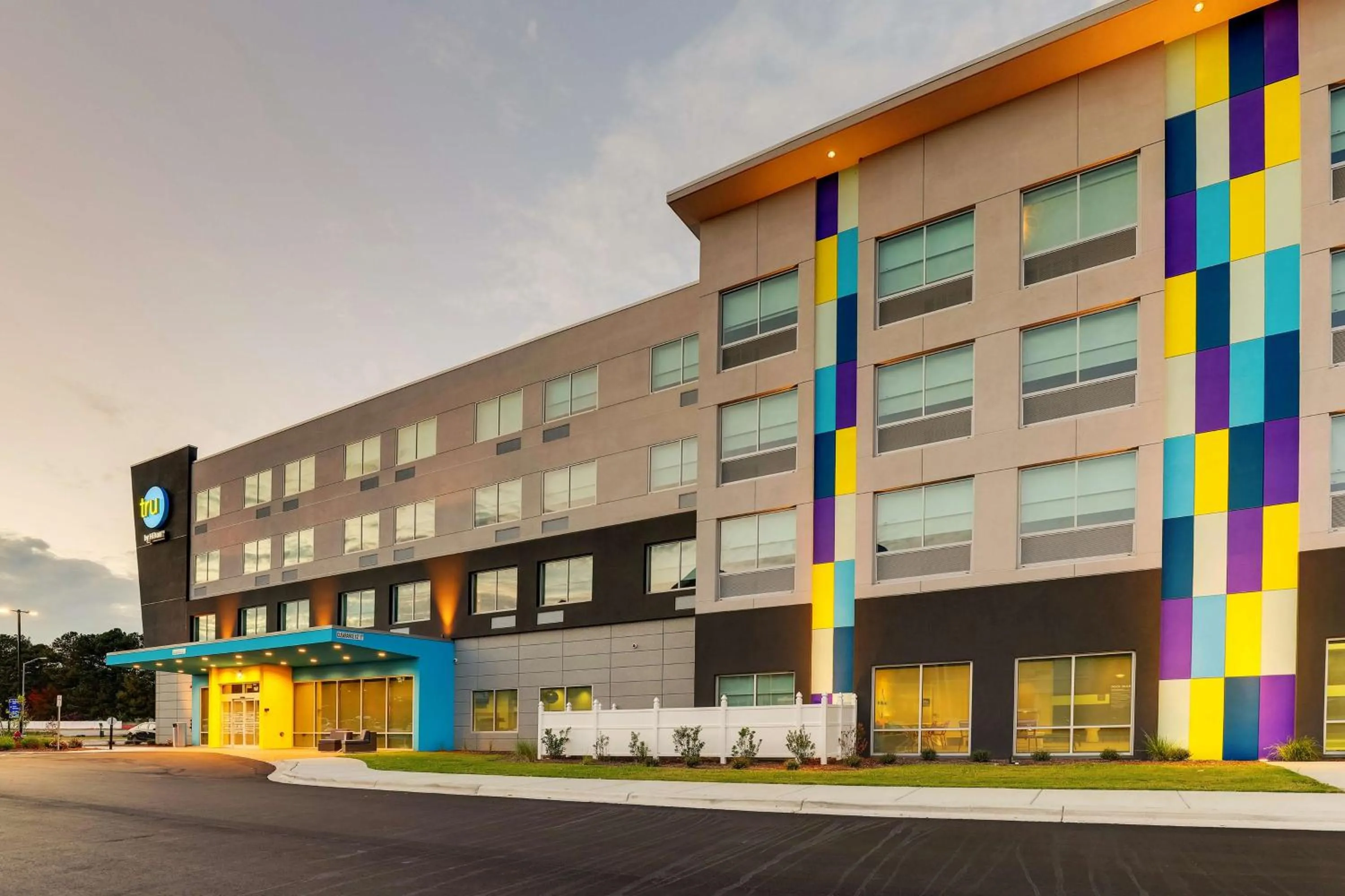 Property building in Tru By Hilton Smithfield I-95