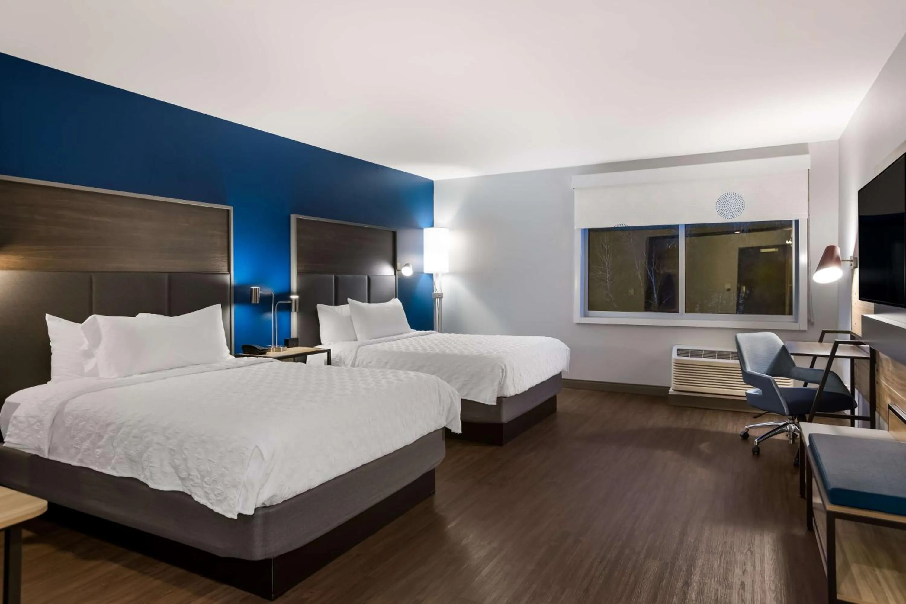 Bed in Tru By Hilton Traverse City