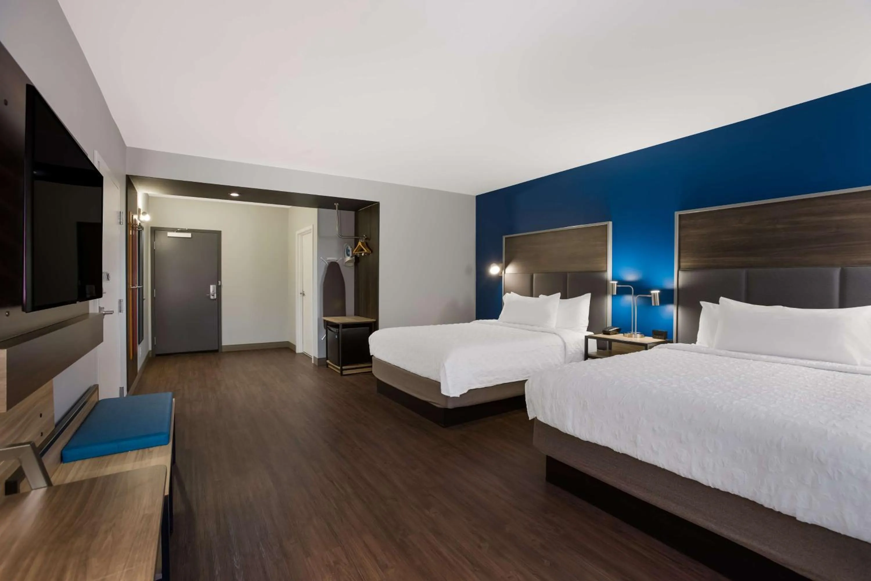 Bed in Tru By Hilton Traverse City