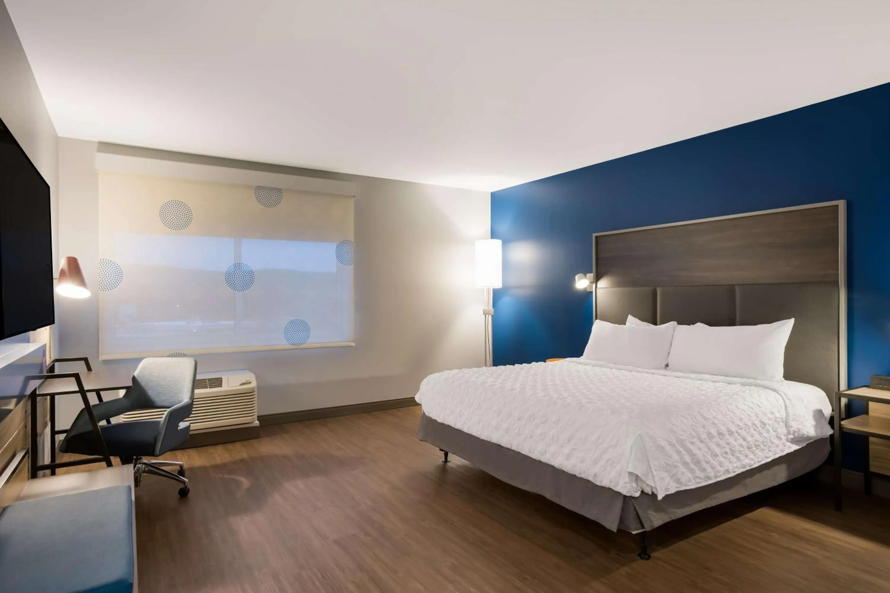 Bed in Tru By Hilton Traverse City