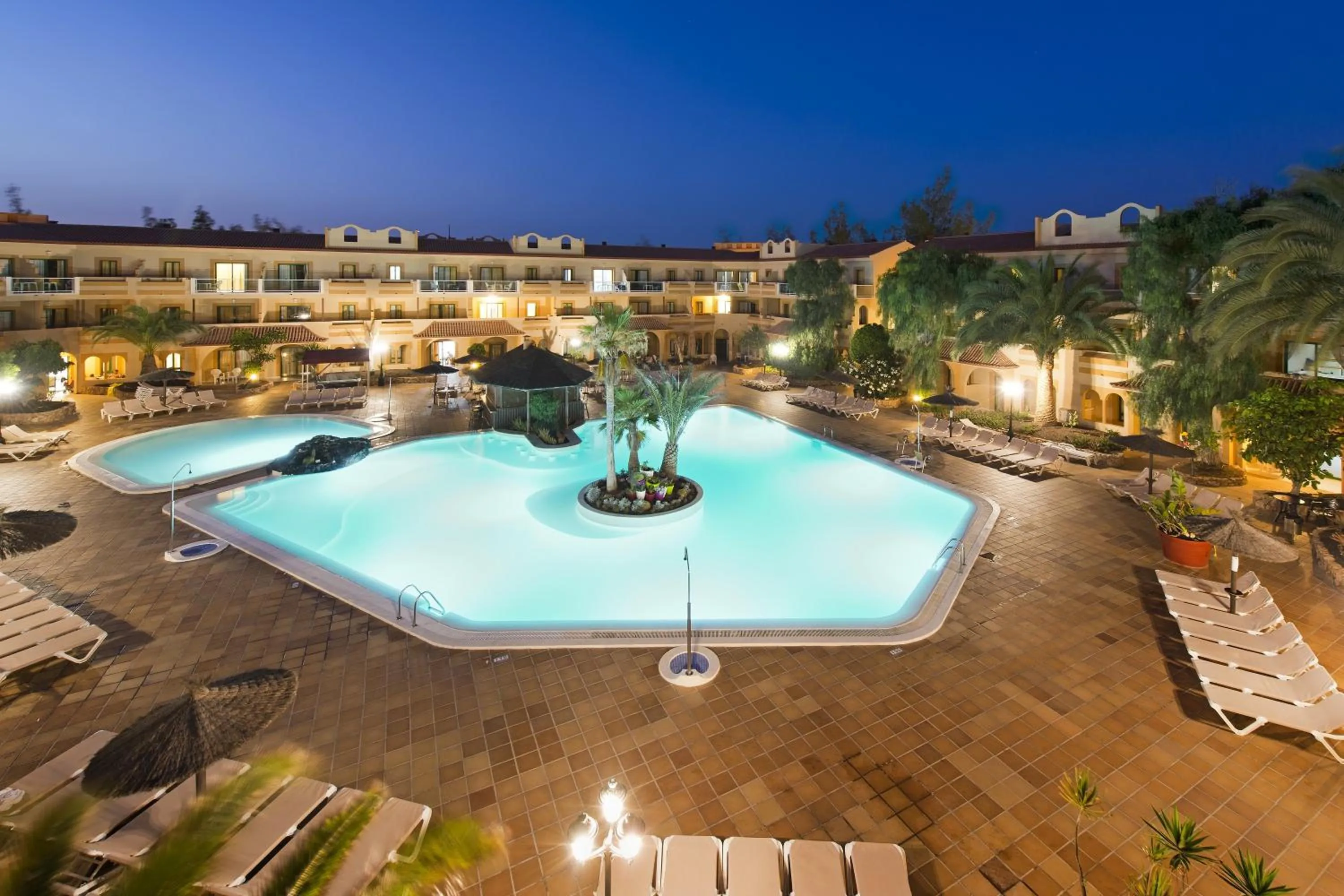 Pool view in Elba Lucía Sport & Suite Hotel
