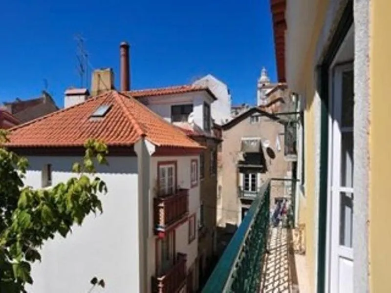 One-Bedroom Apartment with City View in Se de Lisboa I