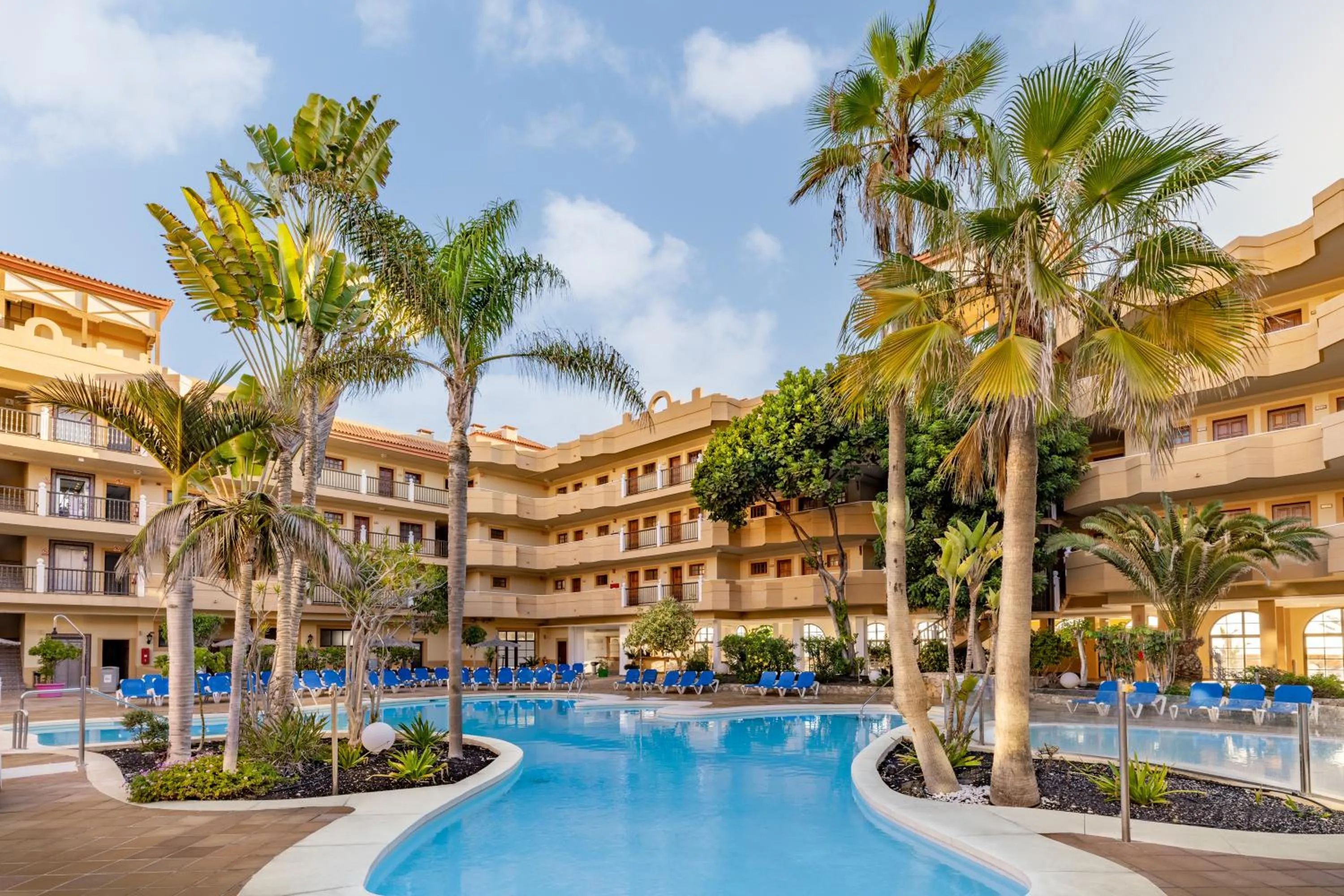 Swimming pool in Elba Castillo San Jorge & Antigua Suite Hotel