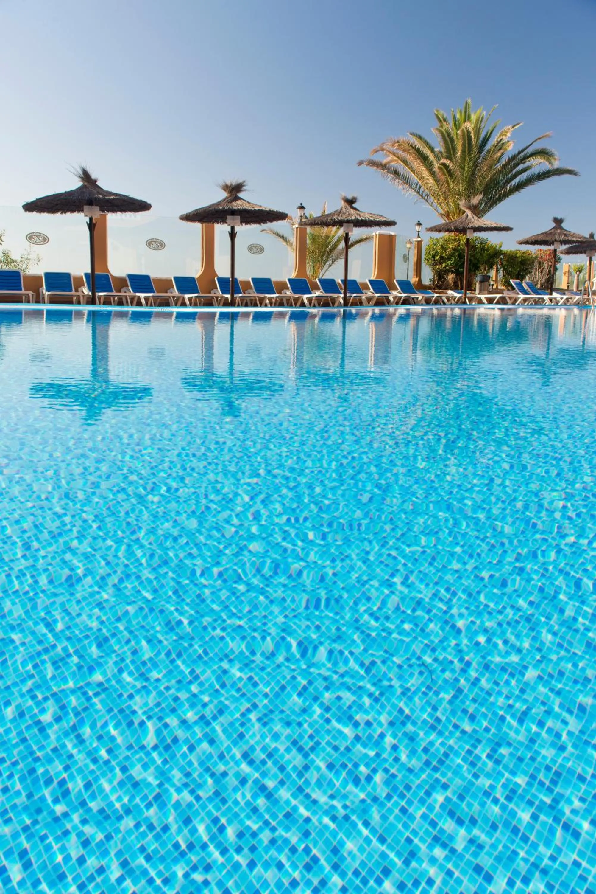 Swimming pool in Elba Castillo San Jorge & Antigua Suite Hotel