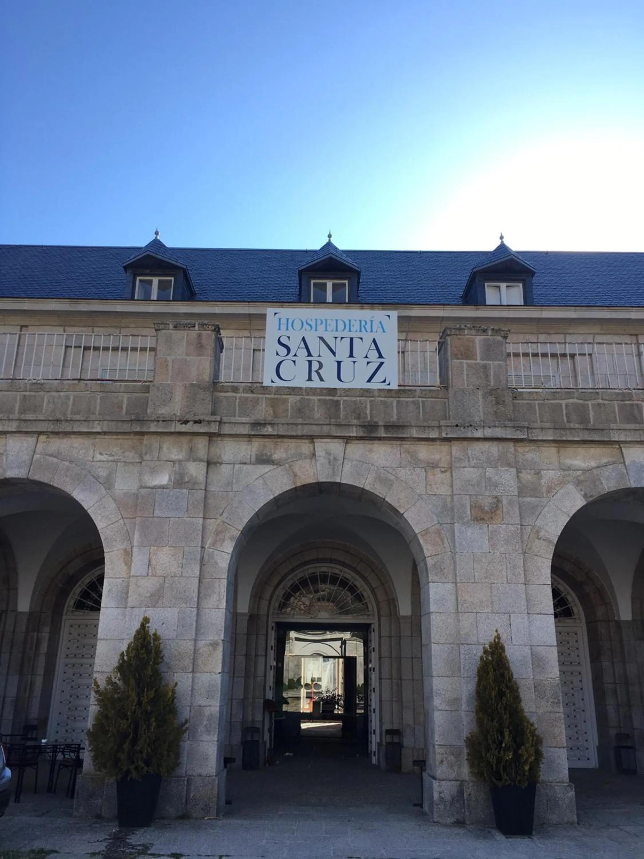 Facade/entrance in Hospedería Santa Cruz