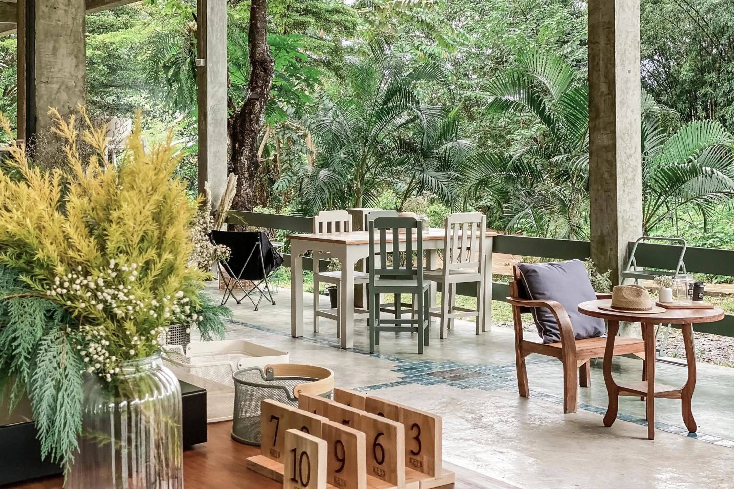 Seating area in Re Connect Pai - Keys Resort