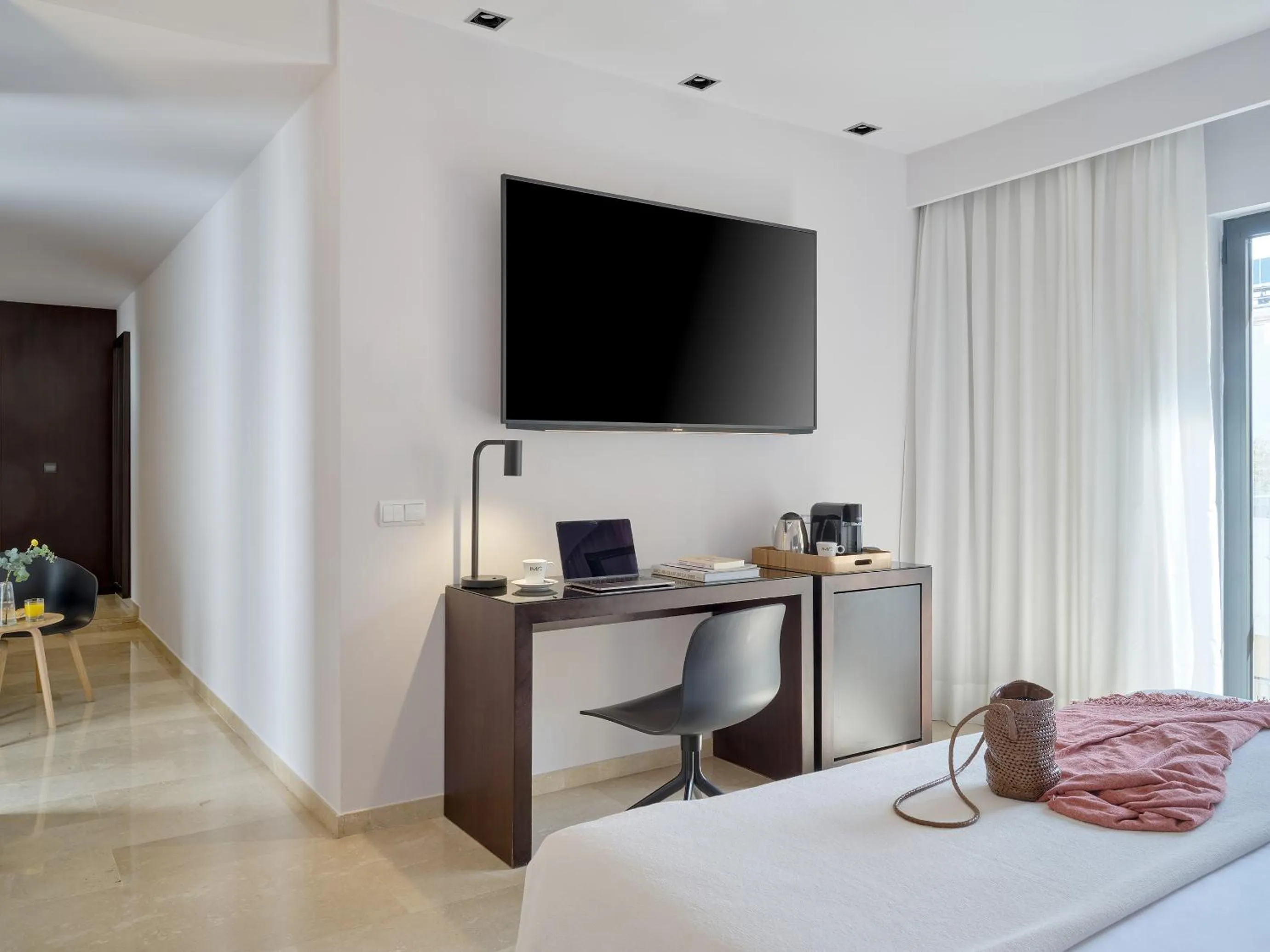 Decorative detail, Bed in Hotel Rey Alfonso X