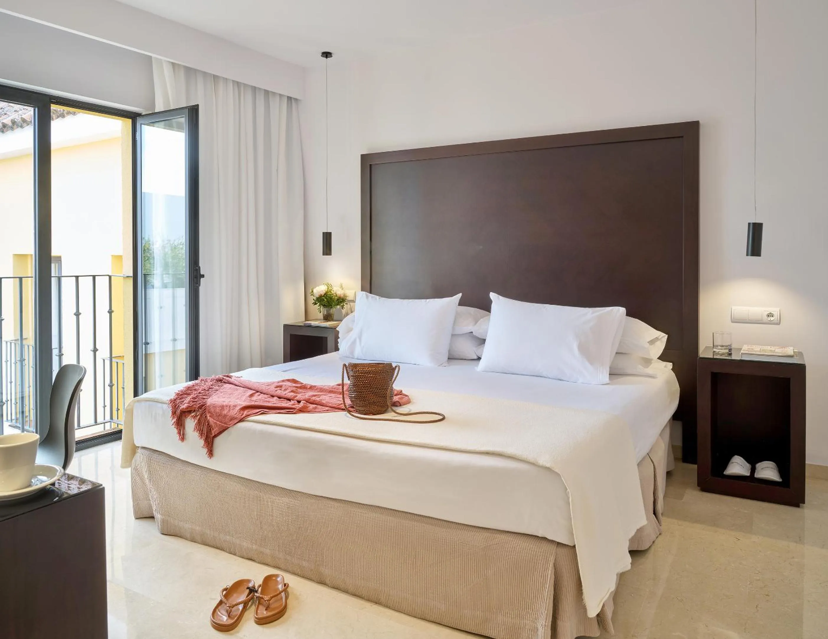 Decorative detail, Bed in Hotel Rey Alfonso X