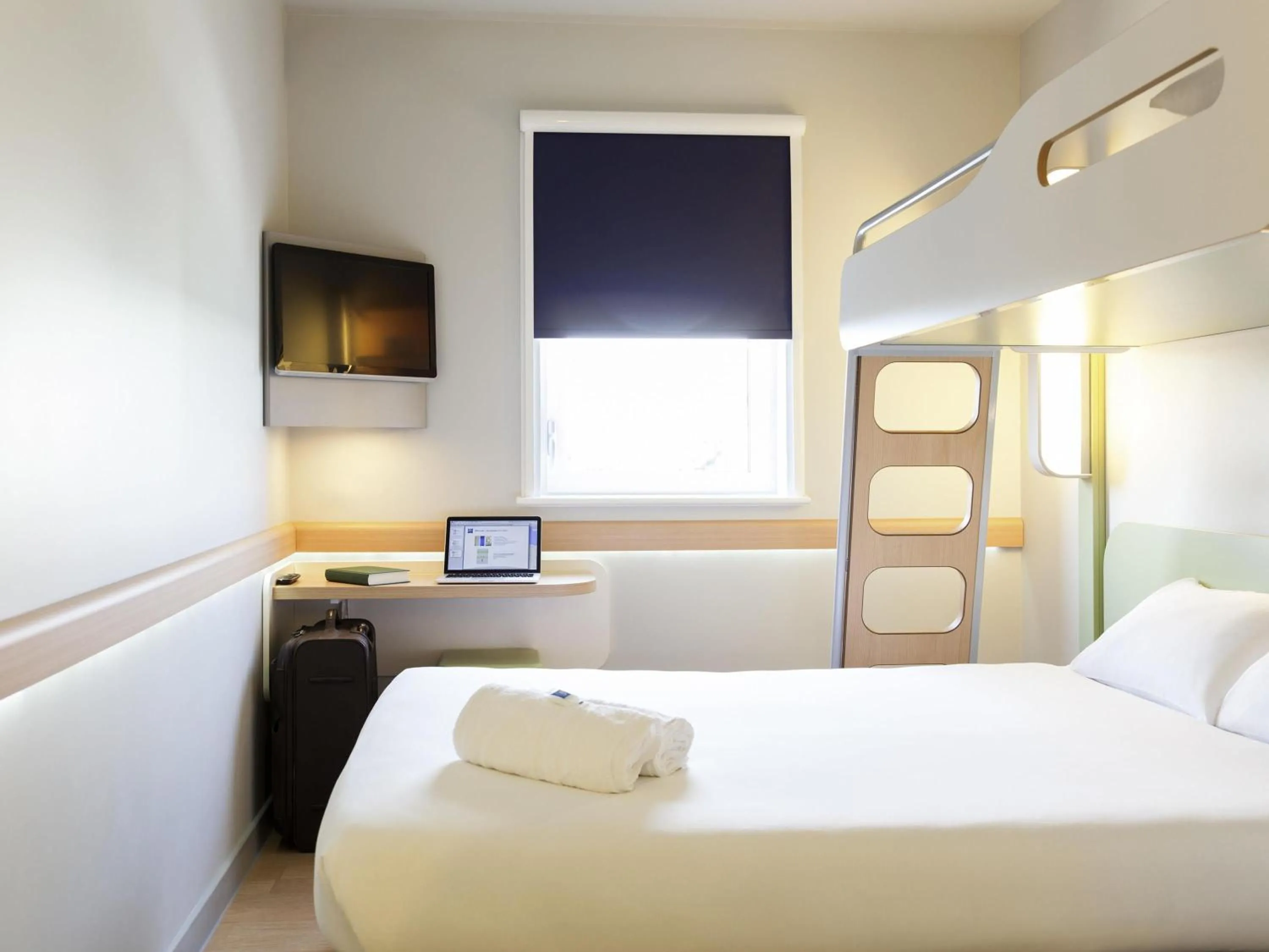 Bedroom, Bed in ibis budget Hotel Edinburgh Park