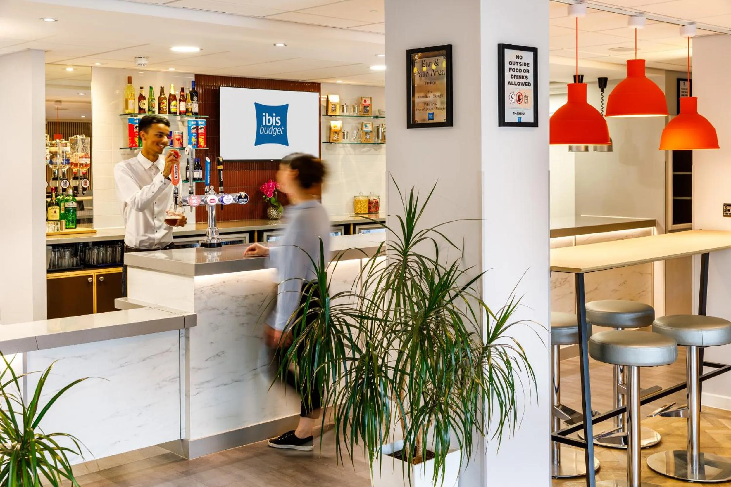 Restaurant/places to eat in ibis budget Leicester