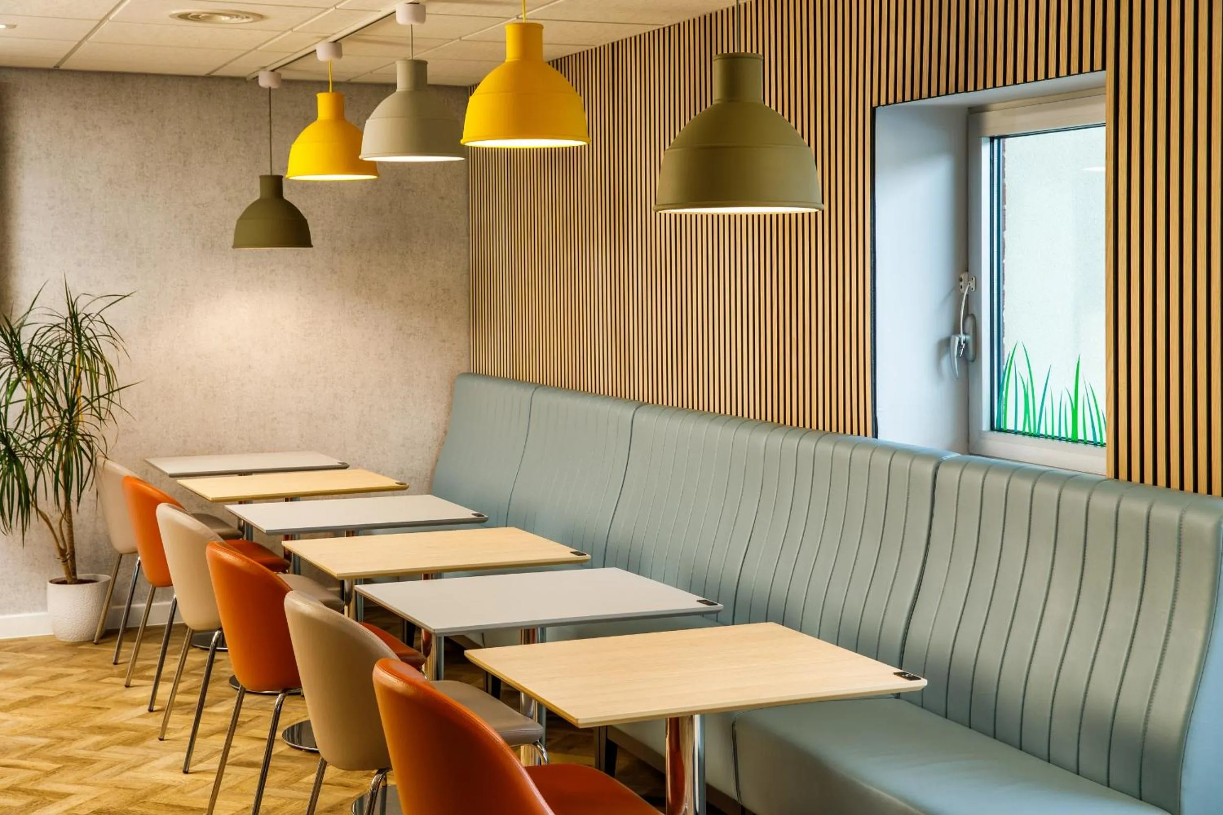 Restaurant/places to eat in ibis budget Leicester