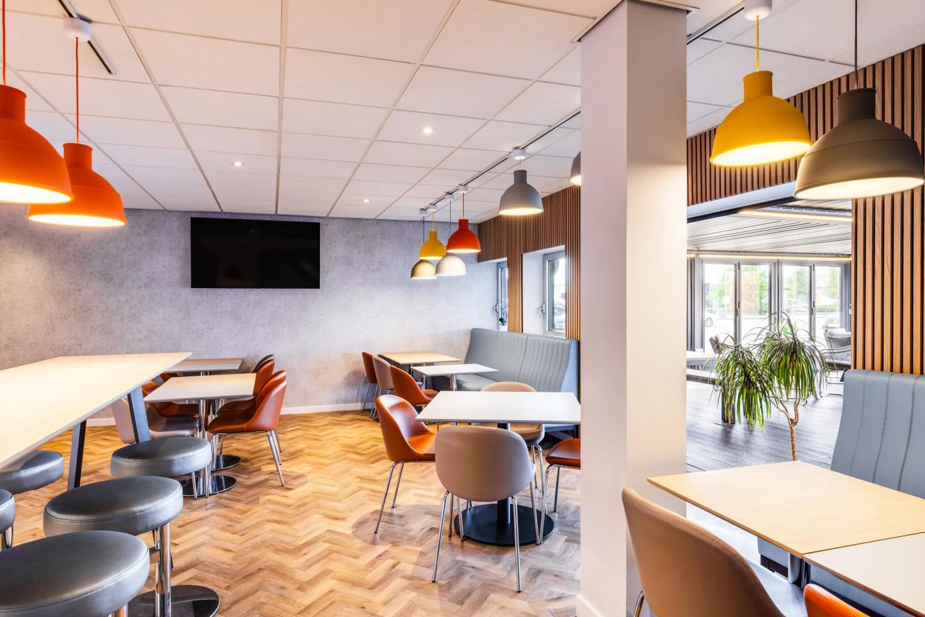 Restaurant/places to eat in ibis budget Leicester