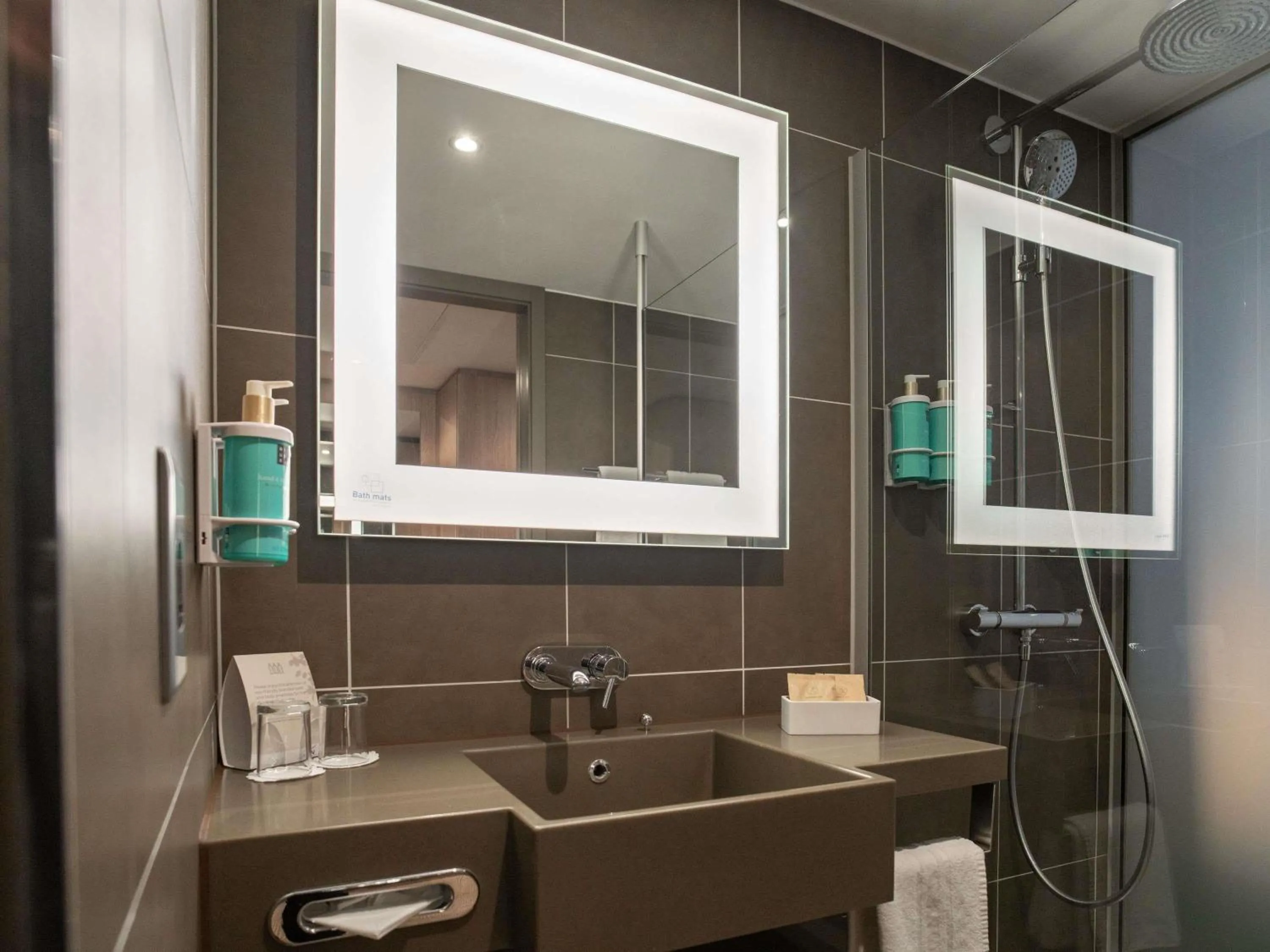 Bedroom in Novotel London Brentford