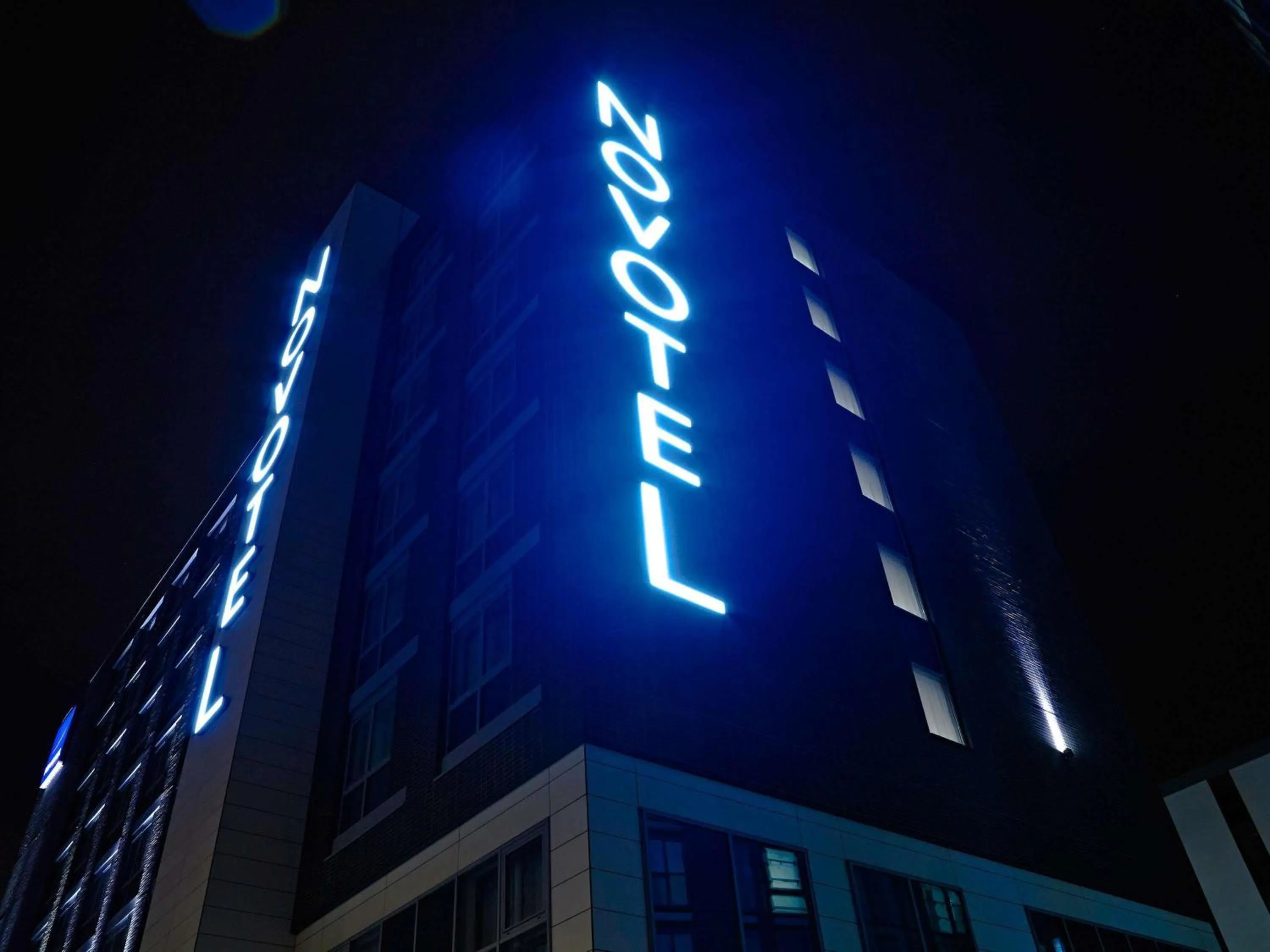 Property building in Novotel London Brentford