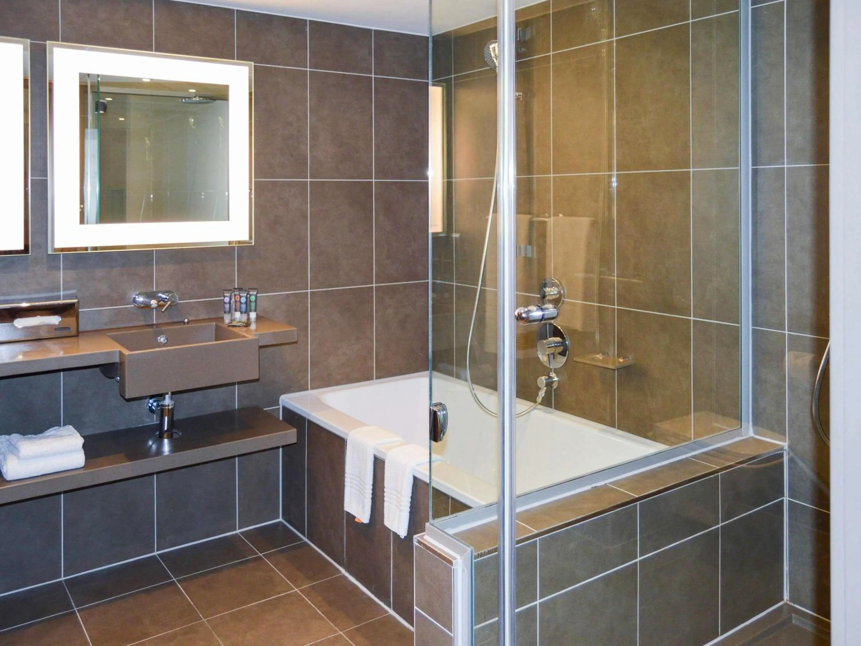 Bedroom in Novotel London Brentford