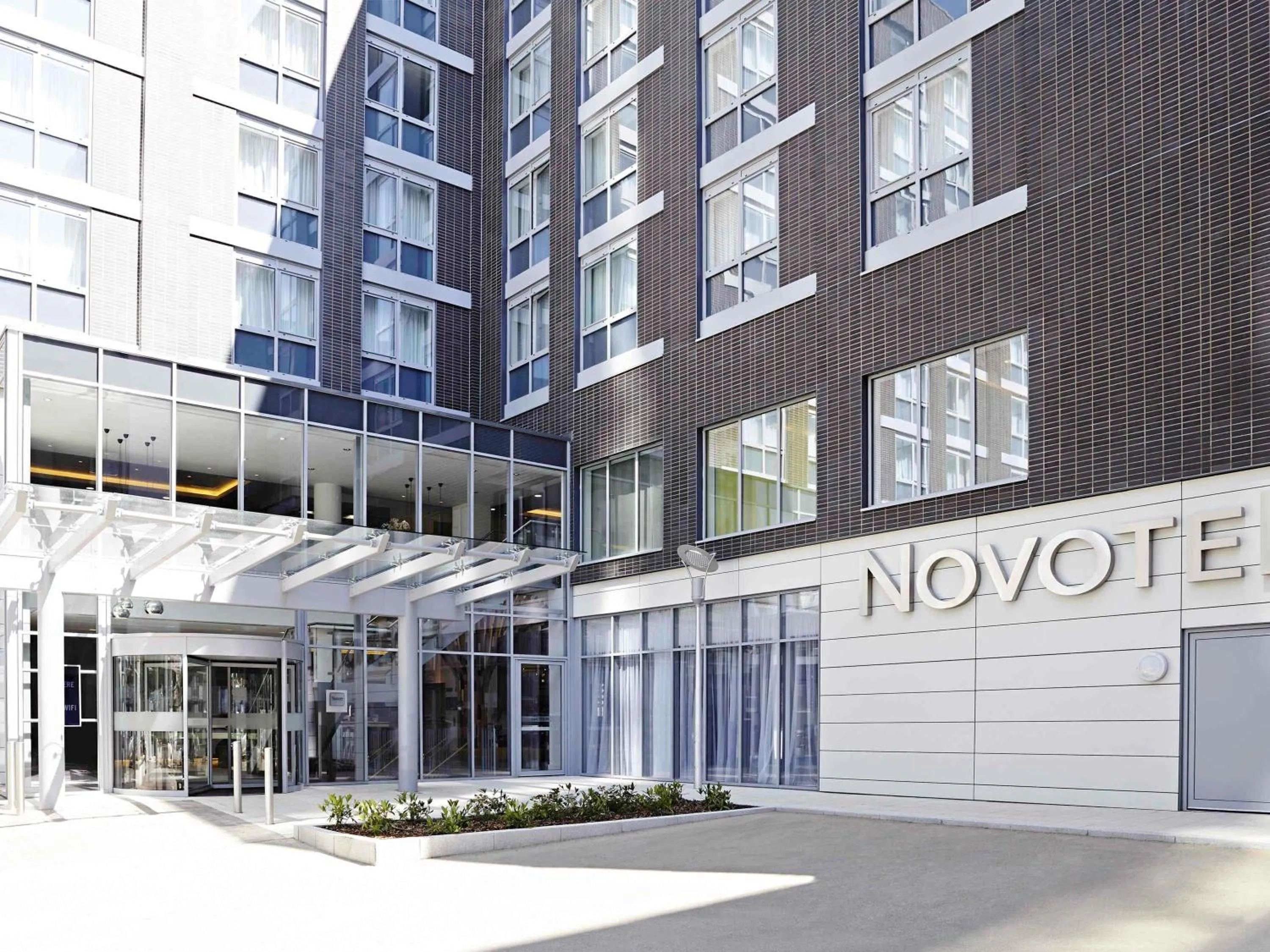 Property building in Novotel London Brentford