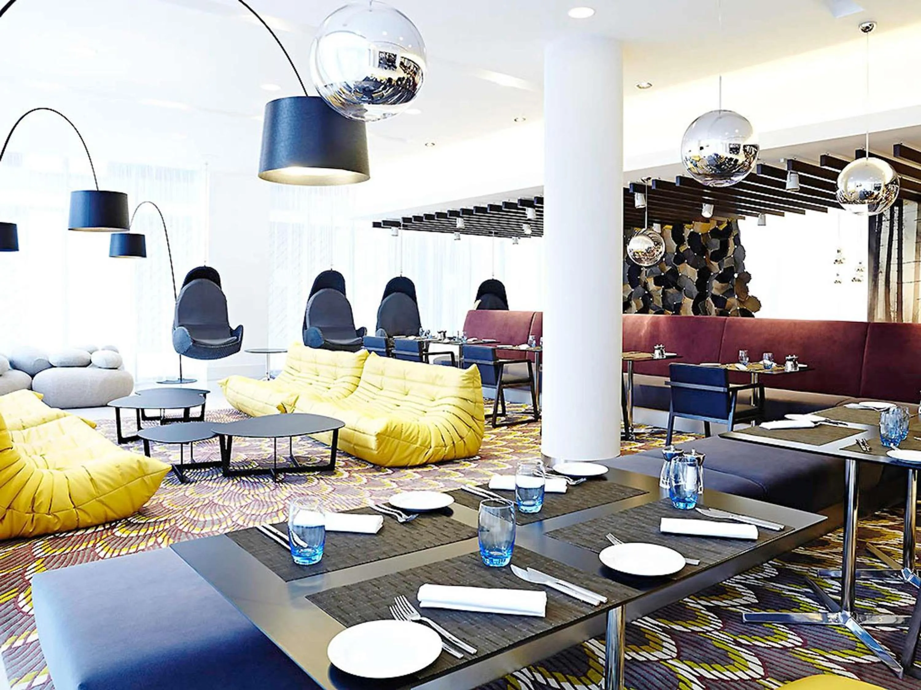 Restaurant/places to eat in Novotel London Brentford