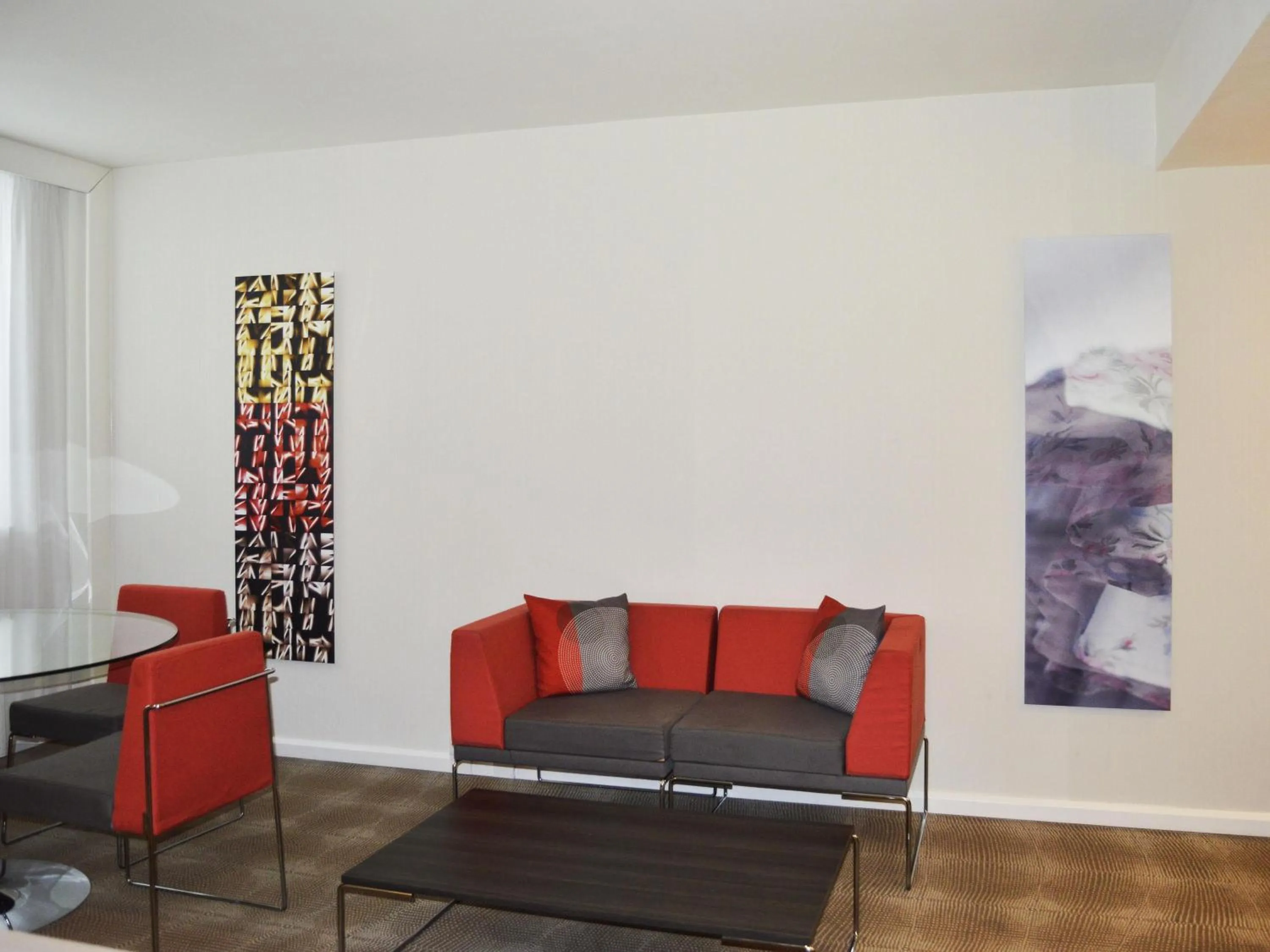 Photo of the whole room in Novotel London Brentford