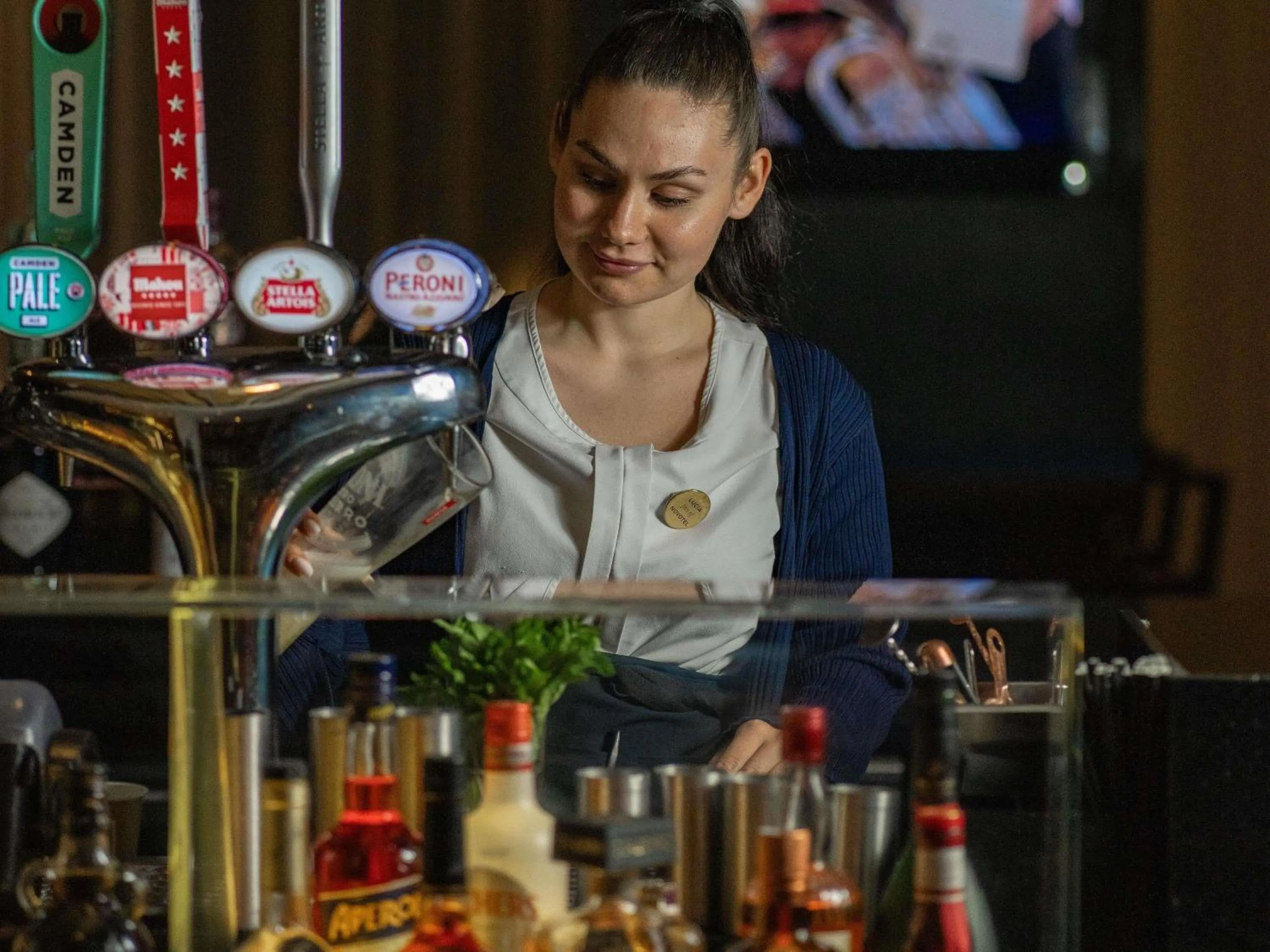 Lounge or bar in Novotel London Brentford