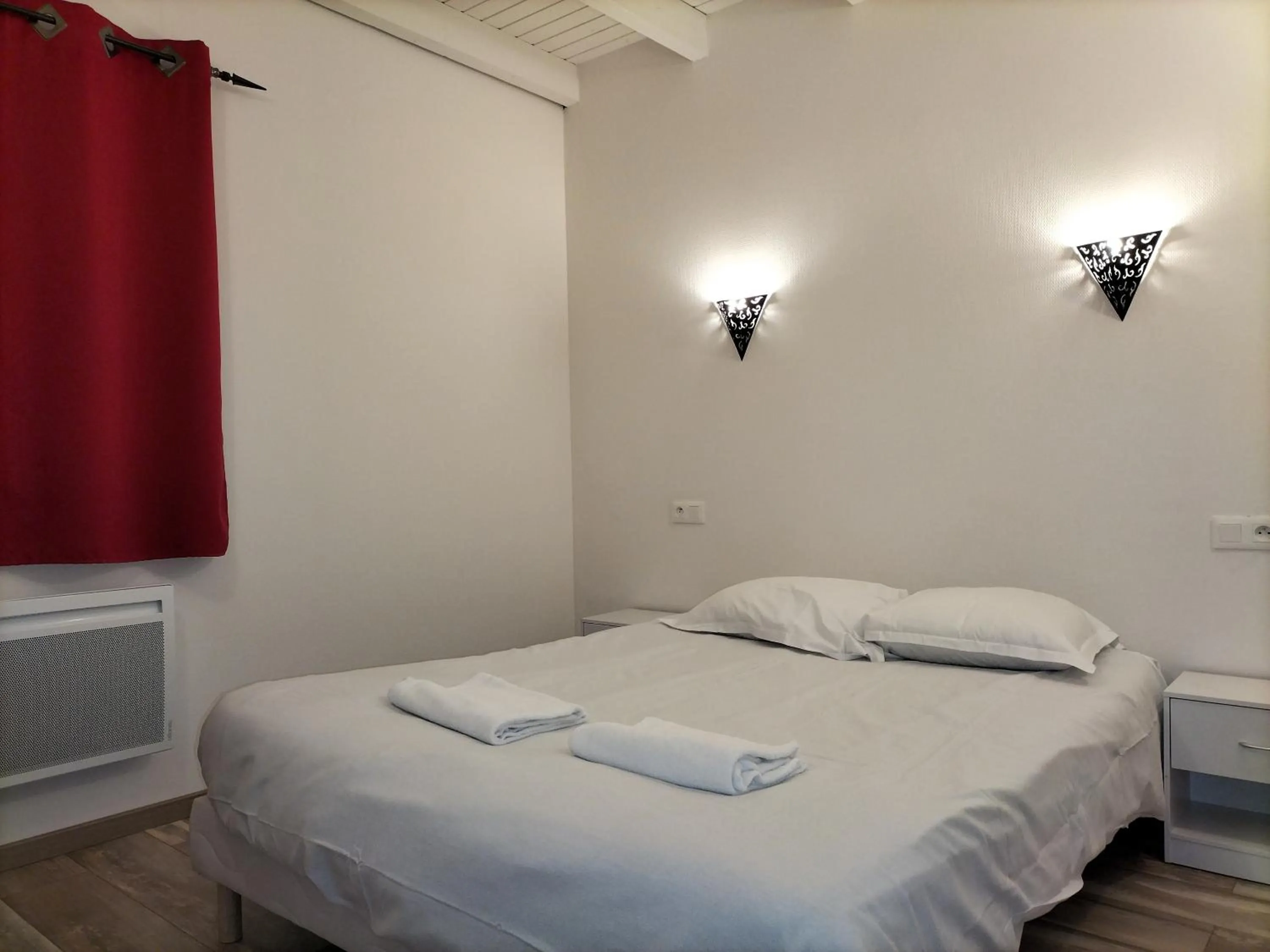 Bedroom, Bed in Les ACACIAS