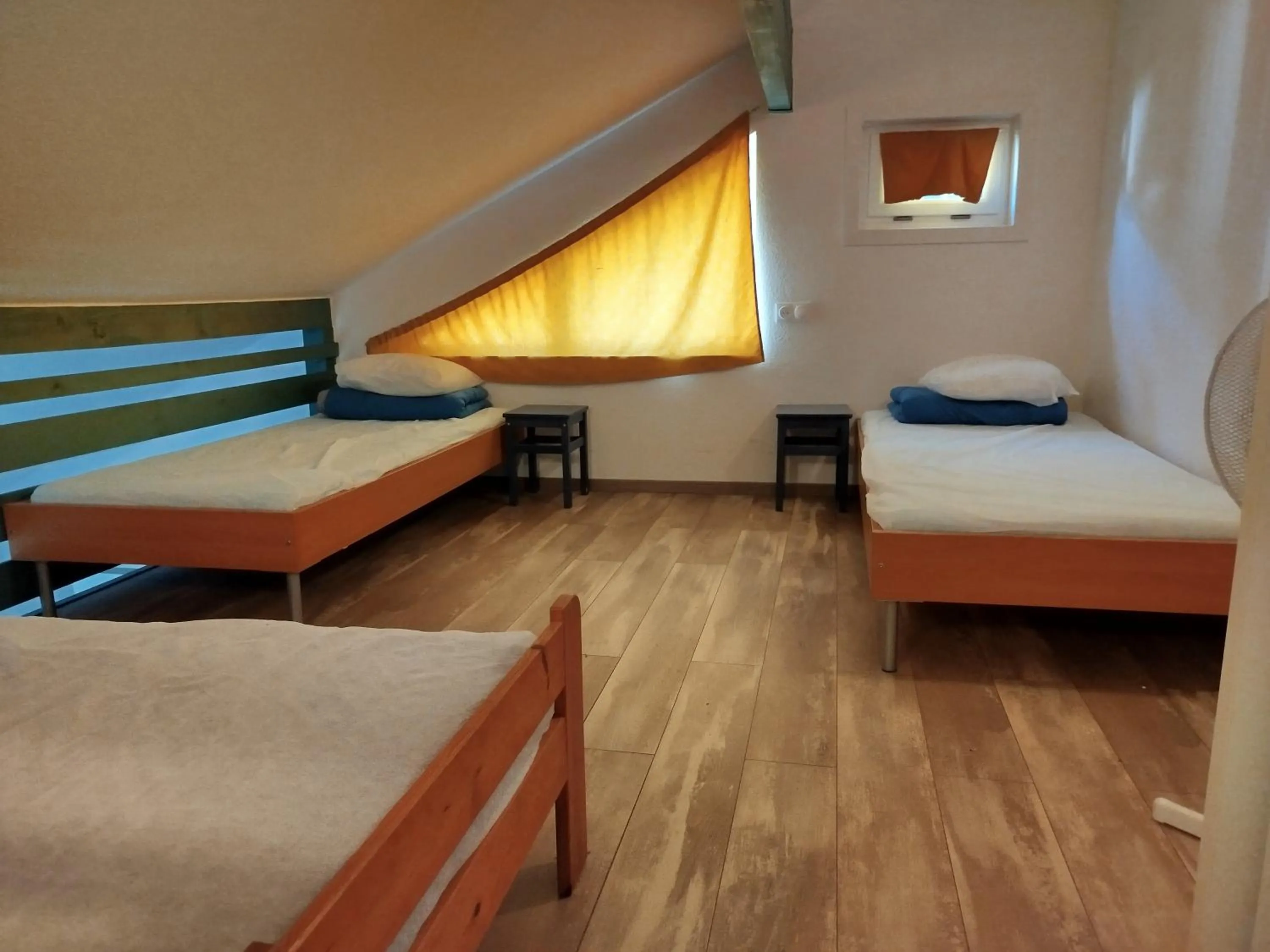 Photo of the whole room, Bed in Les ACACIAS