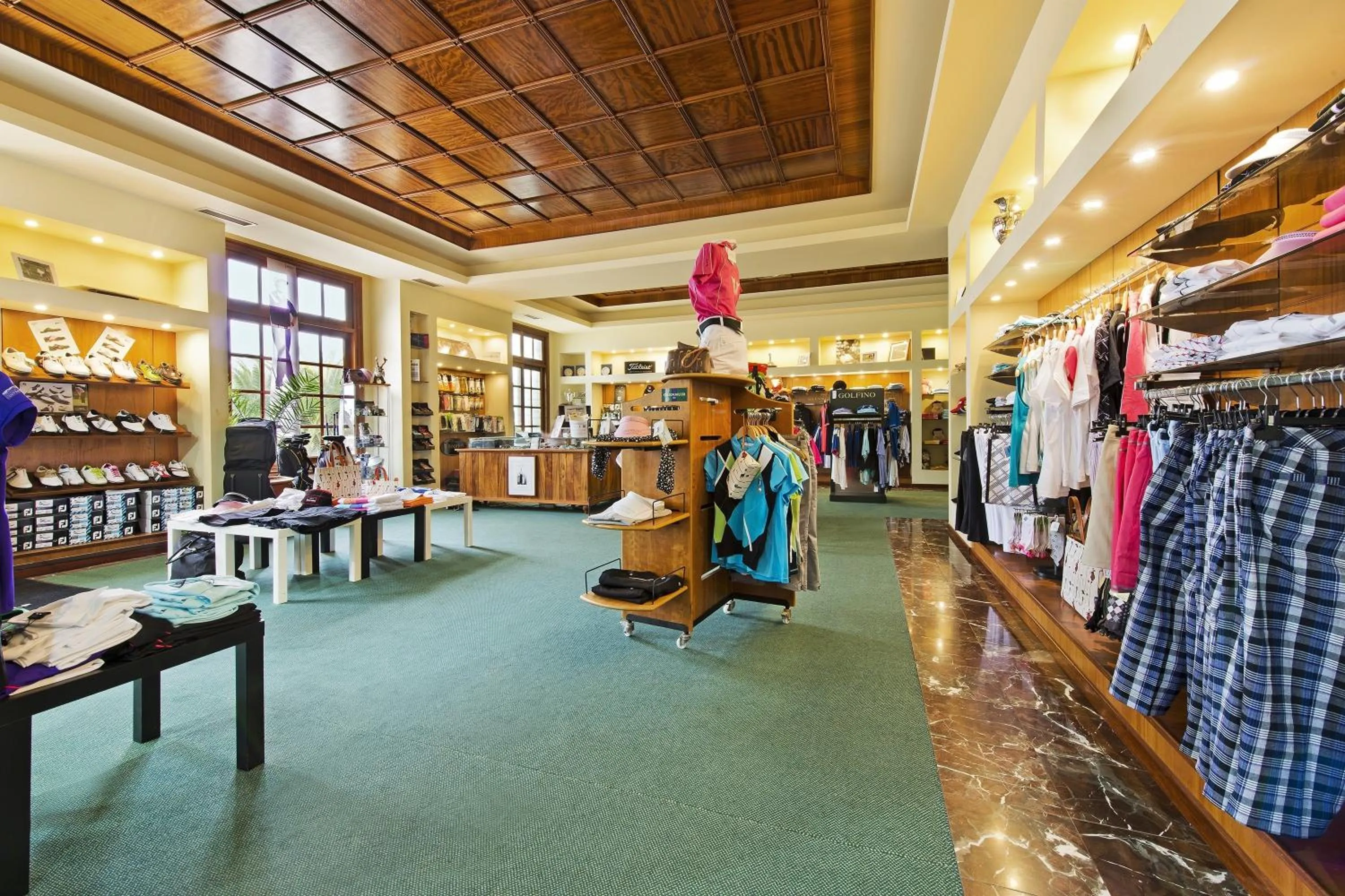 On-site shops in Elba Palace Golf Boutique Hotel - Adults Only